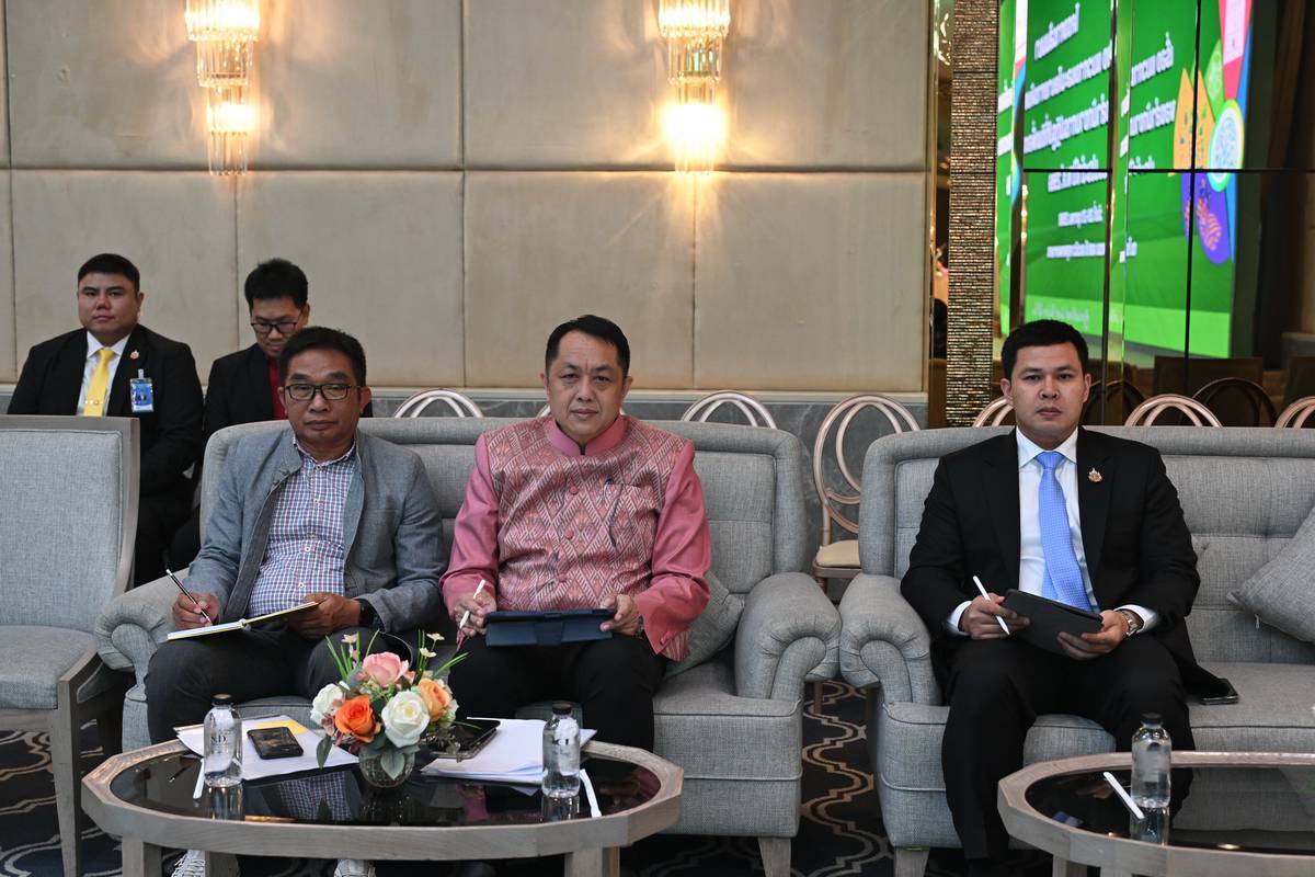 รมช.เกษตรฯ มอบนโยบายขับเคลื่อน ส.ป.ก. ปี 2569 เร่งมาตรการ 8 ด้าน เพื่อเกษตรกรมีที่ดินทำกินอย่างยั่งยืน 4 3707766