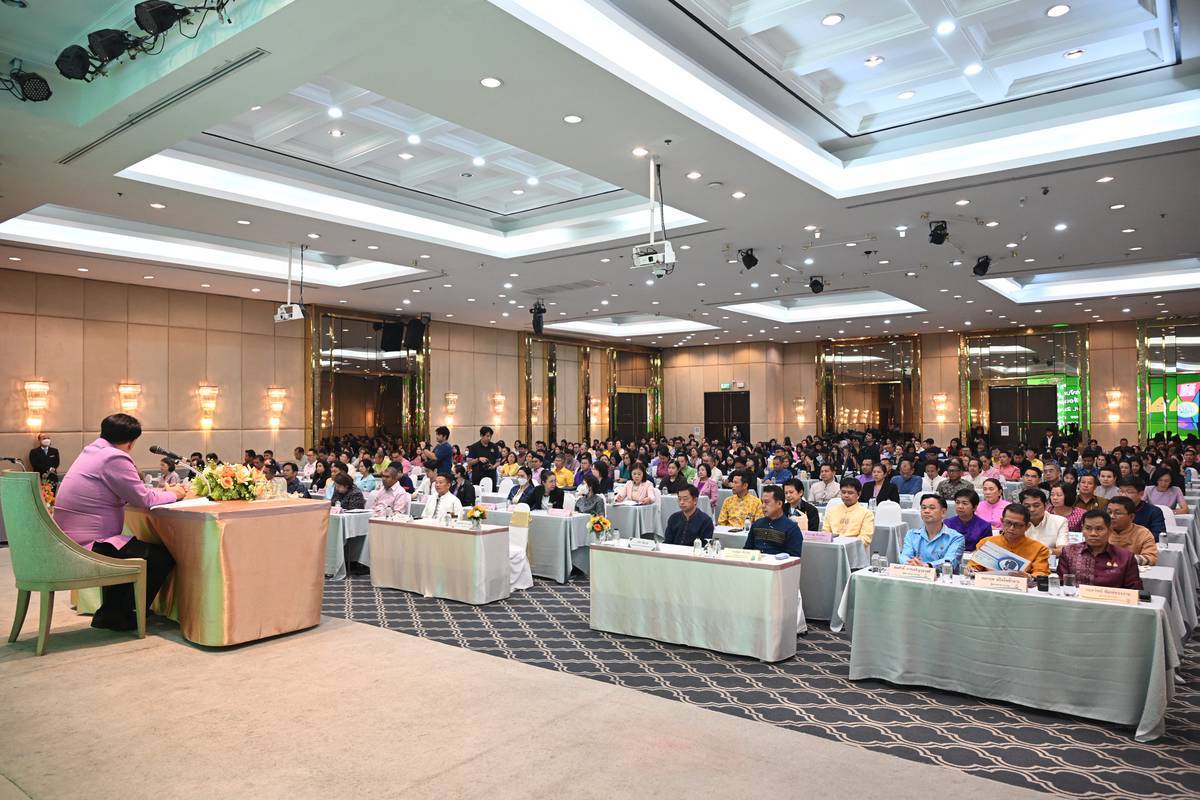 รมช.เกษตรฯ มอบนโยบายขับเคลื่อน ส.ป.ก. ปี 2569 เร่งมาตรการ 8 ด้าน เพื่อเกษตรกรมีที่ดินทำกินอย่างยั่งยืน 6 3707773