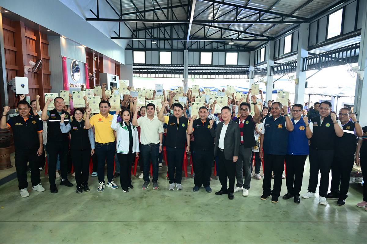 “รมช.นเรศ“ ลงพื้นที่เชียงราย มอบโฉนดเกษตร-โฉนดต้นไม้ หนุนพัฒนาอาชีพ หนุนเข้าถึงแหล่งทุน พัฒนาที่ดินและอาชีพ พร้อมบูรณาการโครงการลำไยคุณภาพยกระดับรายได้เกษตรกร 6 3715287