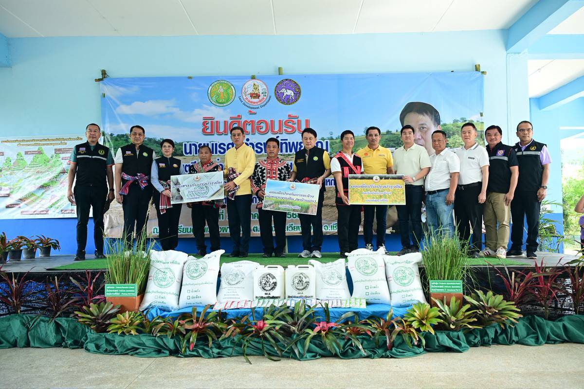 “รมช.นเรศ” ลงพื้นที่เวียงป่าเป้า ตรวจแผนฟื้นฟูพื้นที่เกษตรเสียหายจากพายุยางิ สั่งเร่งซ่อมสะพานแม่ปูนล่าง ฟื้นดินฟื้นนา 350 ไร่ ดันโครงการอ่างเก็บน้ำ เกษตรพืชทางเลือกเพิ่มรายได้ 7 3716128