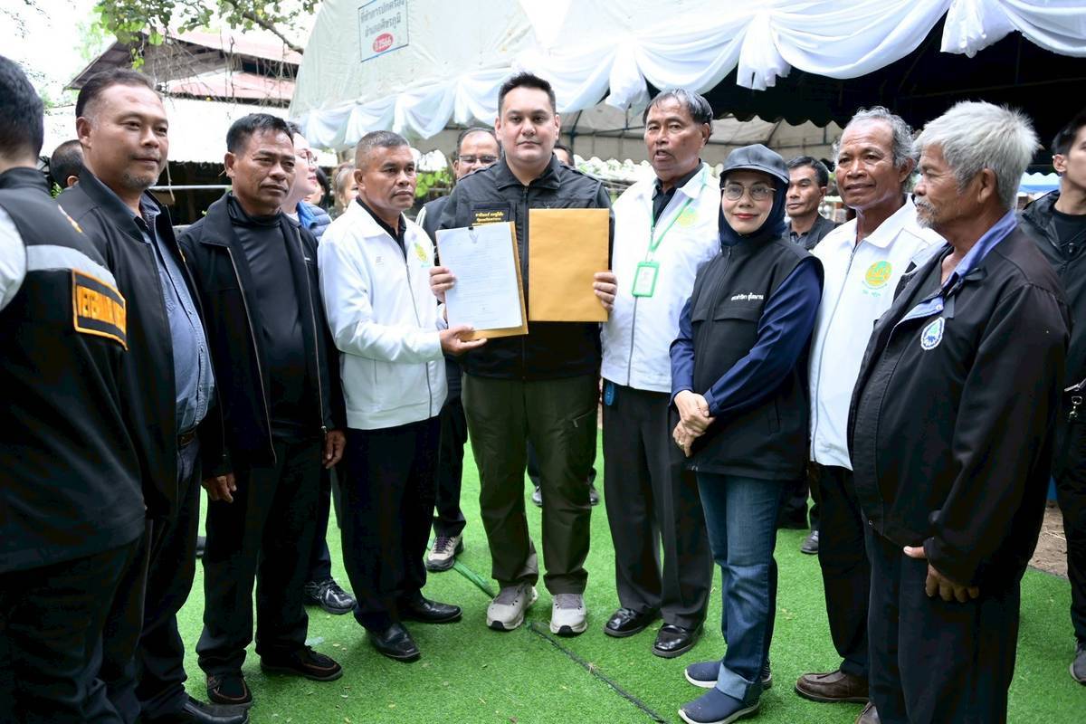 รมช.อามินทร์ เปิดตลาดนัดสินค้าเกษตรจังหวัดสุรินทร์ ยกระดับมาตรฐานสินค้าเกษตรถึงมือผู้บริโภคโดยตรง 5 3728313