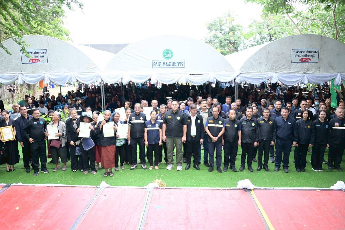 รมช.อามินทร์ เปิดตลาดนัดสินค้าเกษตรจังหวัดสุรินทร์ ยกระดับมาตรฐานสินค้าเกษตรถึงมือผู้บริโภคโดยตรง 6 3728314