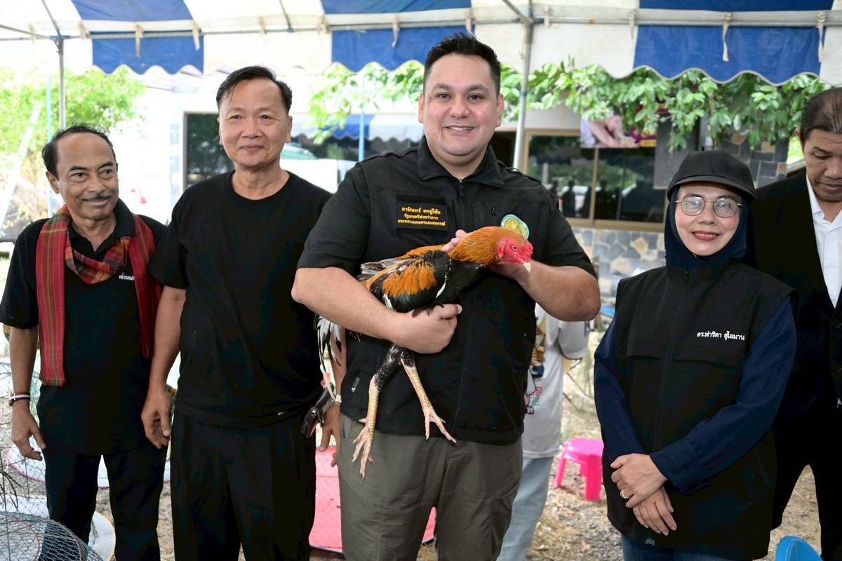 รมช.อามินทร์ เปิดตลาดนัดสินค้าเกษตรจังหวัดสุรินทร์ ยกระดับมาตรฐานสินค้าเกษตรถึงมือผู้บริโภคโดยตรง 7 3728315