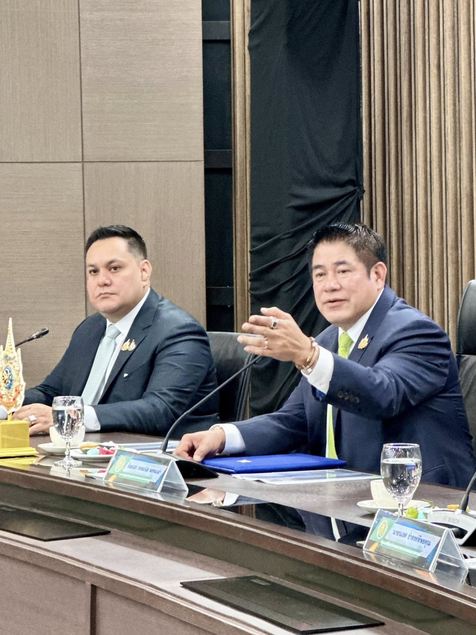 สรุปภาพรวมนโยบายรองนายกรัฐมนตรีและรัฐมนตรีว่าการกระทรวงเกษตรและสหกรณ์ ร้อยเอก ธรรมนัส พรหมเผ่า มอบให้กับข้าราชการในสังกัด 3 557315425 1604181414235568 3820925860691731778 n