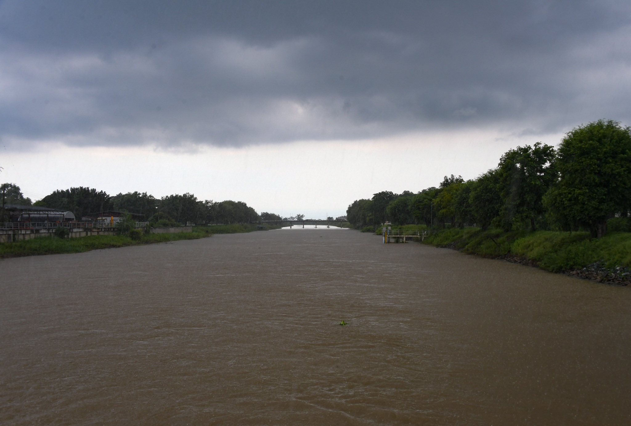 อธิบดีกรมชลฯ ติดตามน้ำเจ้าพระยา เข้มวางแผนรับมือน้ำเหนือ 6 557481974 1212493950925207 7430581096843913962 n