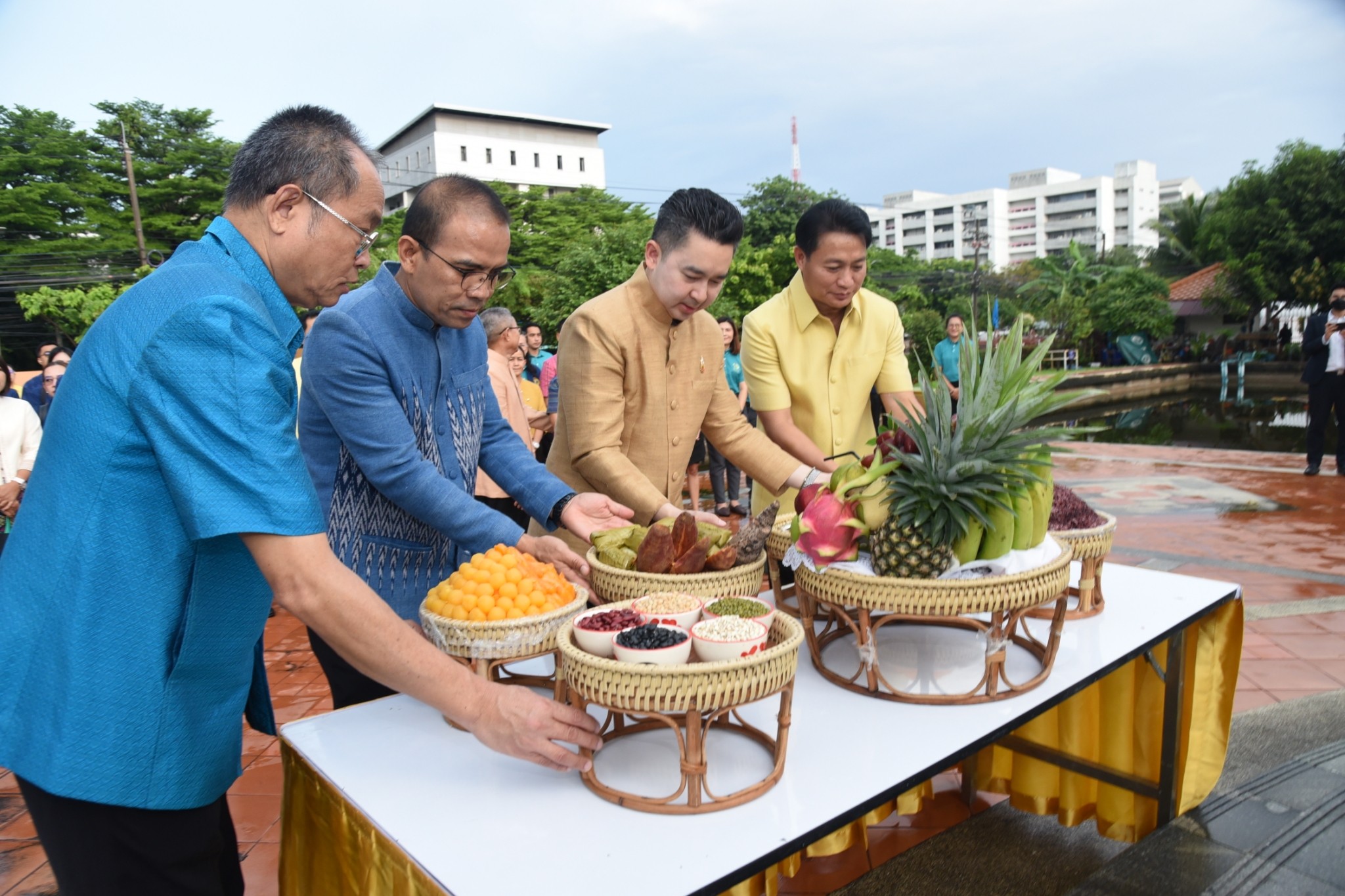 อธิบดีกรมข้าว เข้าสักการะสิ่งศักดิ์สิทธิ์ หลังฝนแรก ปรากฏ 557519529 1332557048907420 2234856807246565900 n