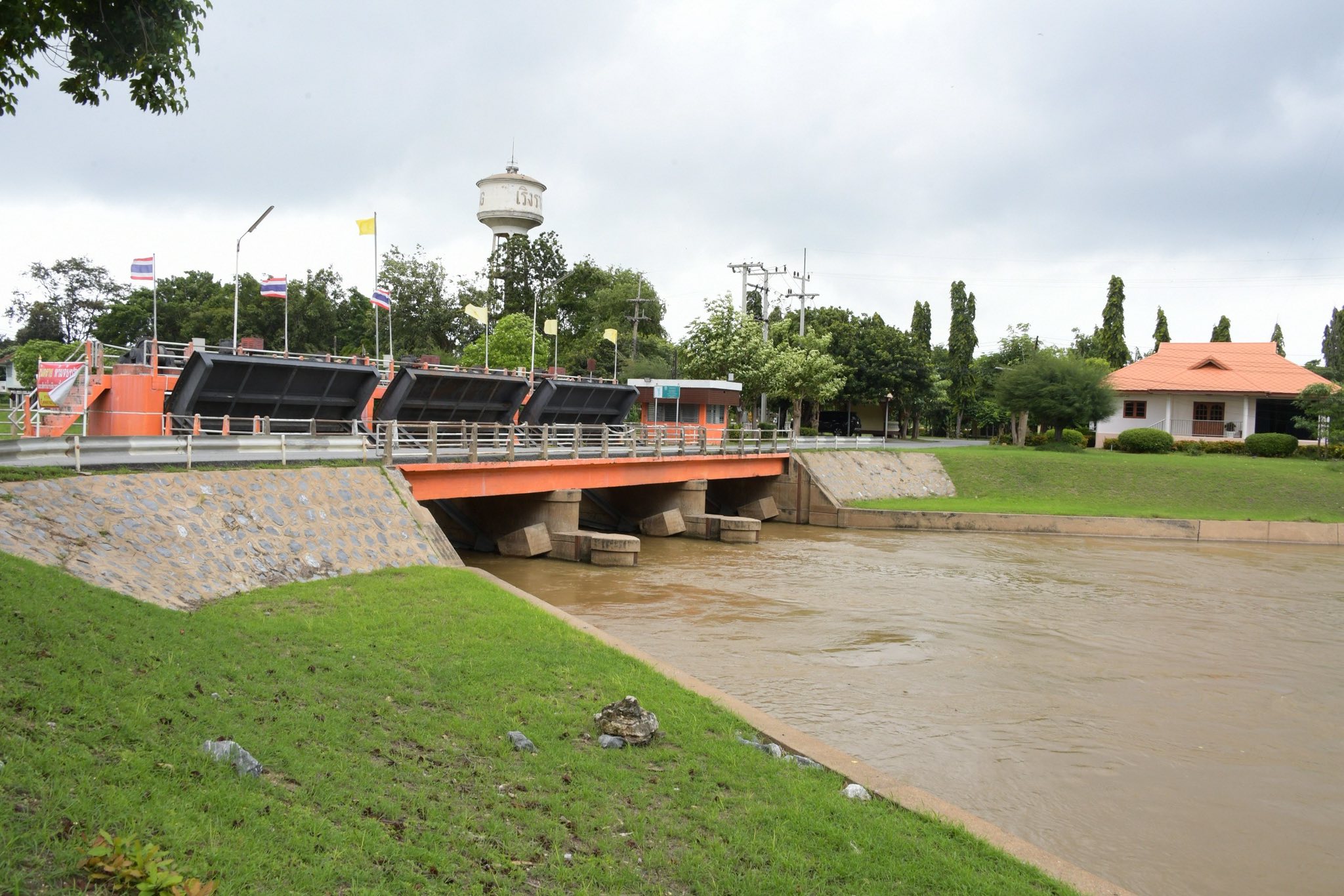 อธิบดีกรมชลฯ ติดตามน้ำเจ้าพระยา เข้มวางแผนรับมือน้ำเหนือ 9 558009645 1212493680925234 6930016135479196573 n