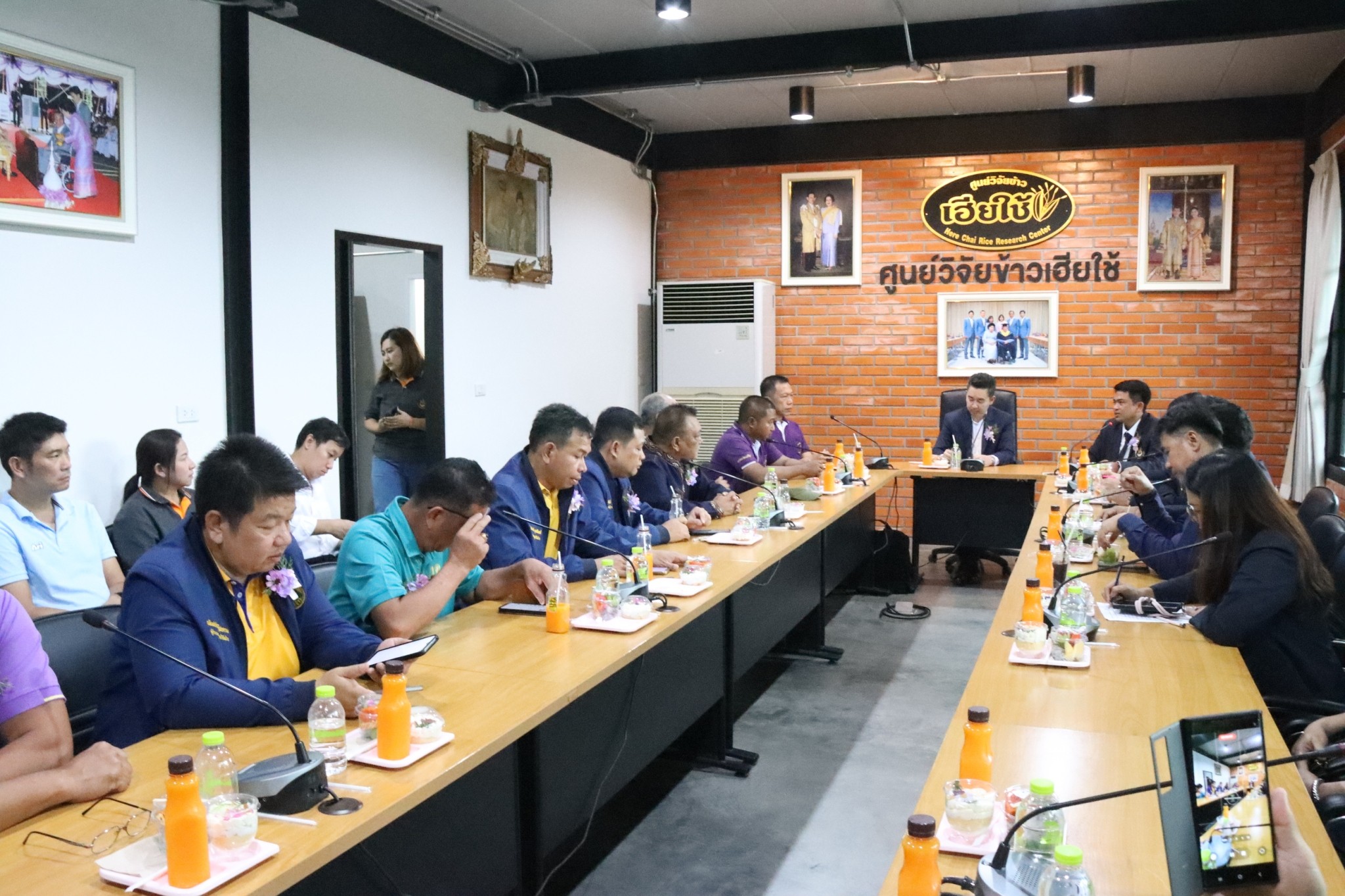 อธิบดีกรมการข้าว เปิดงาน “1 ทศวรรษใต้ร่มพระบารมี รำลึก 9 ปี มหาจักรีภูมิพล” เตรียมจับมือสมาคม / ภาคเอกชน ร่วมกันขยายการผลิตเมล็ดพันธุ์ข้าวให้เพียงพอต่อความต้องการของชาวนา 8 558460774 1342088631287595 3651528107971035214 n