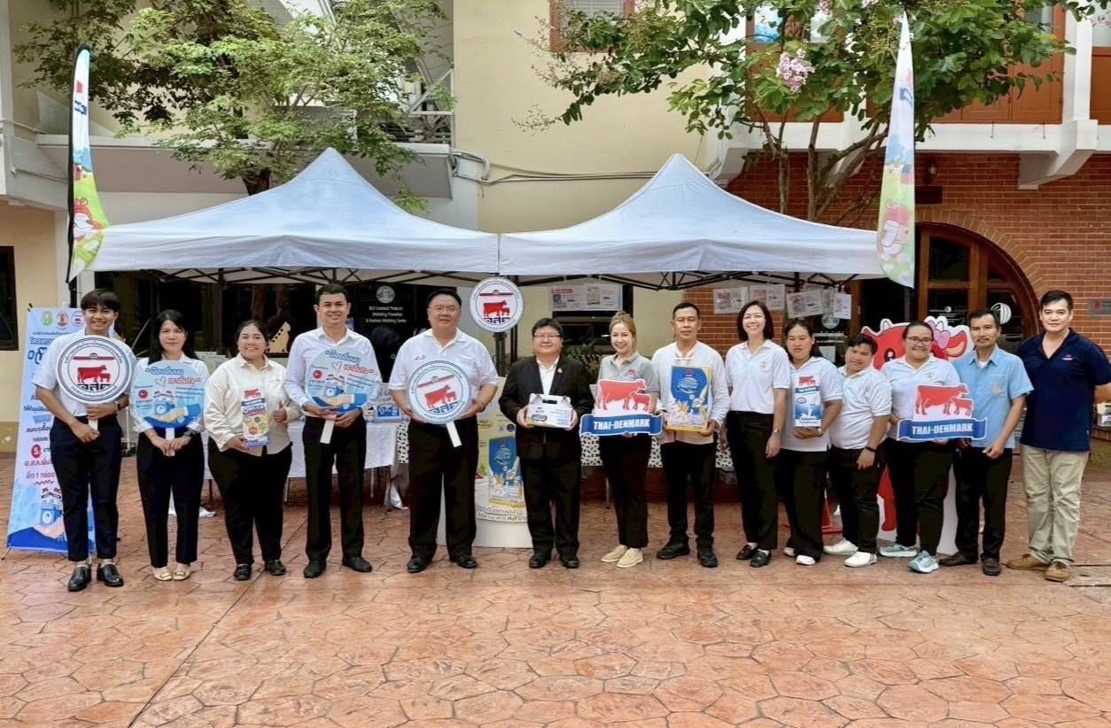 กรมปศุสัตว์จัดกิจกรรมส่งเสริมและสนับสนุนเกษตรกรผู้เลี้ยงโคนมไทย เชิญชวนเลือกซื้อผลิตภัณฑ์นมไทย-เดนมาร์ค พร้อมร่วมทำบุญ “น้องอิ่มนม เราอิ่มใจ” 3 558603631 1113527084223551 7998340070443929206 n