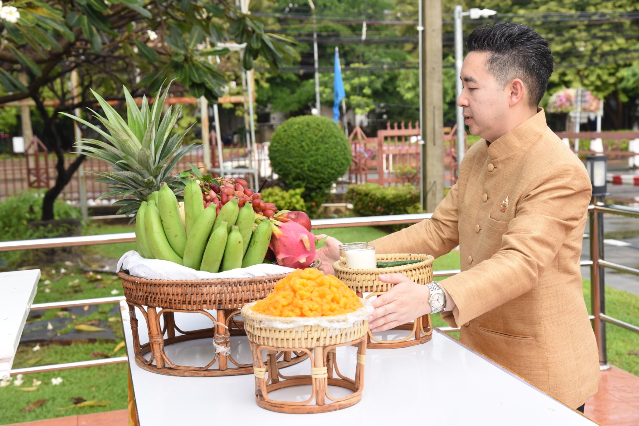 อธิบดีกรมข้าว เข้าสักการะสิ่งศักดิ์สิทธิ์ หลังฝนแรก ปรากฏ 558849156 1332557572240701 6598877599869489936 n