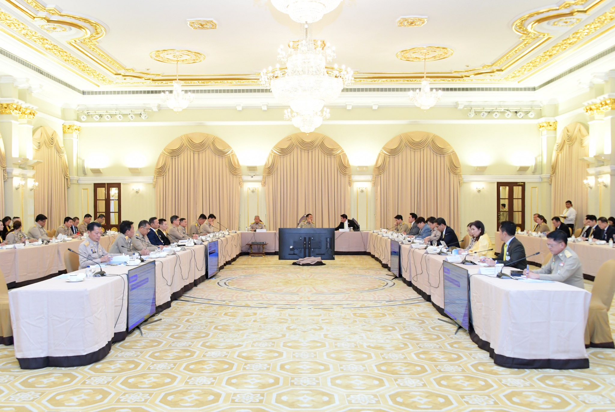 นายกฯอนุทิน ประชุมด่วน ตั้ง “ศูนย์ปฏิบัติการช่วยเหลือผู้ประสบภัยพิบัติทางธรรมชาติ” ช่วยเหลือประชาชน 3 558905116 1214373850737217 6526295009629922349 n