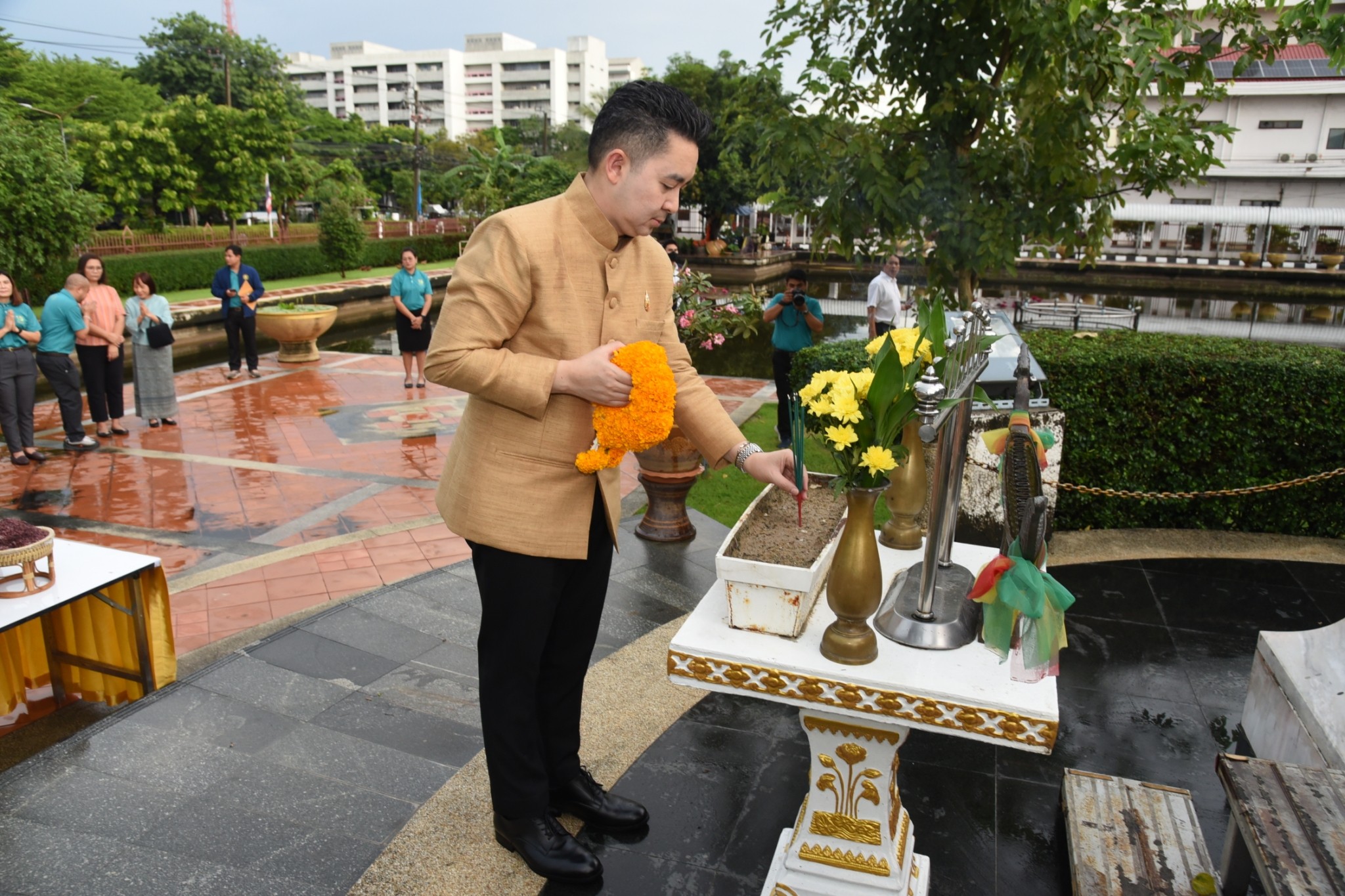 อธิบดีกรมข้าว เข้าสักการะสิ่งศักดิ์สิทธิ์ หลังฝนแรก ปรากฏ 559564332 1332556995574092 9165939008024227712 n