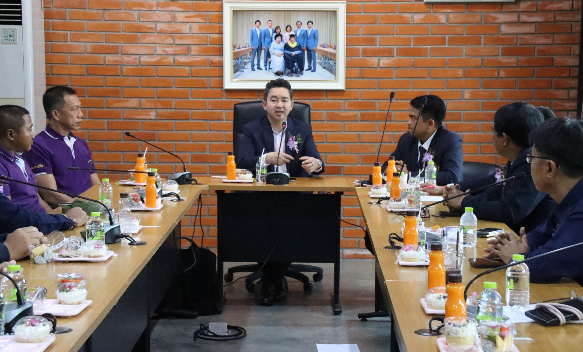 อธิบดีกรมการข้าว เปิดงาน “1 ทศวรรษใต้ร่มพระบารมี รำลึก 9 ปี มหาจักรีภูมิพล” เตรียมจับมือสมาคม / ภาคเอกชน ร่วมกันขยายการผลิตเมล็ดพันธุ์ข้าวให้เพียงพอต่อความต้องการของชาวนา 9 565149386 1342088667954258 7187581473562242892 n