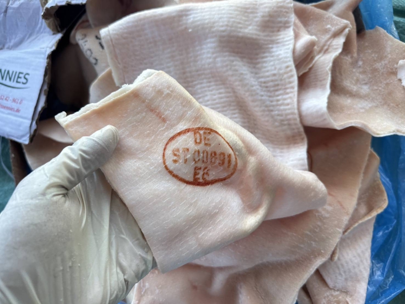 ฉก.พญานาคราช จับหนังหมูเถื่อน ริมชายแดนแม่น้ำโขง มูลค่ากว่า 112,000 บาท 5 681000000725