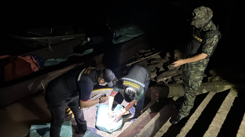 ฉก.พญานาคราช จับหนังหมูเถื่อน ริมชายแดนแม่น้ำโขง มูลค่ากว่า 112,000 บาท 11 681000000731