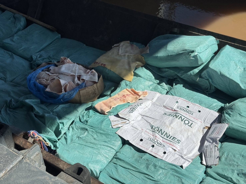 ฉก.พญานาคราช จับหนังหมูเถื่อน ริมชายแดนแม่น้ำโขง มูลค่ากว่า 112,000 บาท 13 681000000733