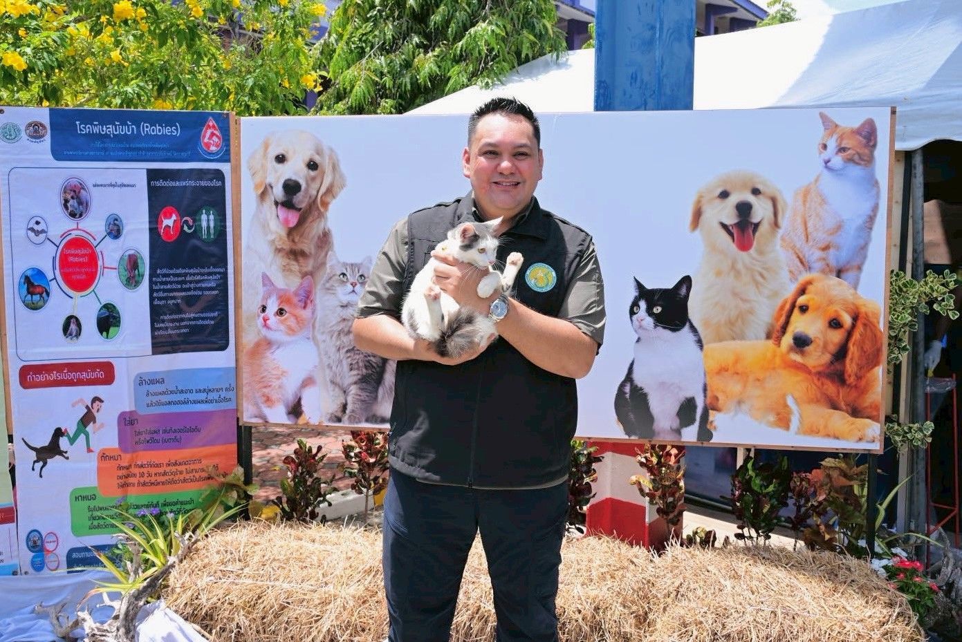 “รมช.อามินทร์” สานต่อโครงการเร่งรัดผ่าตัดทำหมันสุนัขและแมวฯ คุมโรคพิษสุนัขบ้าในพื้นที่ จ.นราธิวาส พร้อมปล่อยคาราวานหญ้าอาหารสัตว์ ตั้งเป้าสนับสนุนกว่า 600 ตัน รับมือภัยพิบัติ 3 จังหวัดชายแดนใต้ 3 S 10191101 1