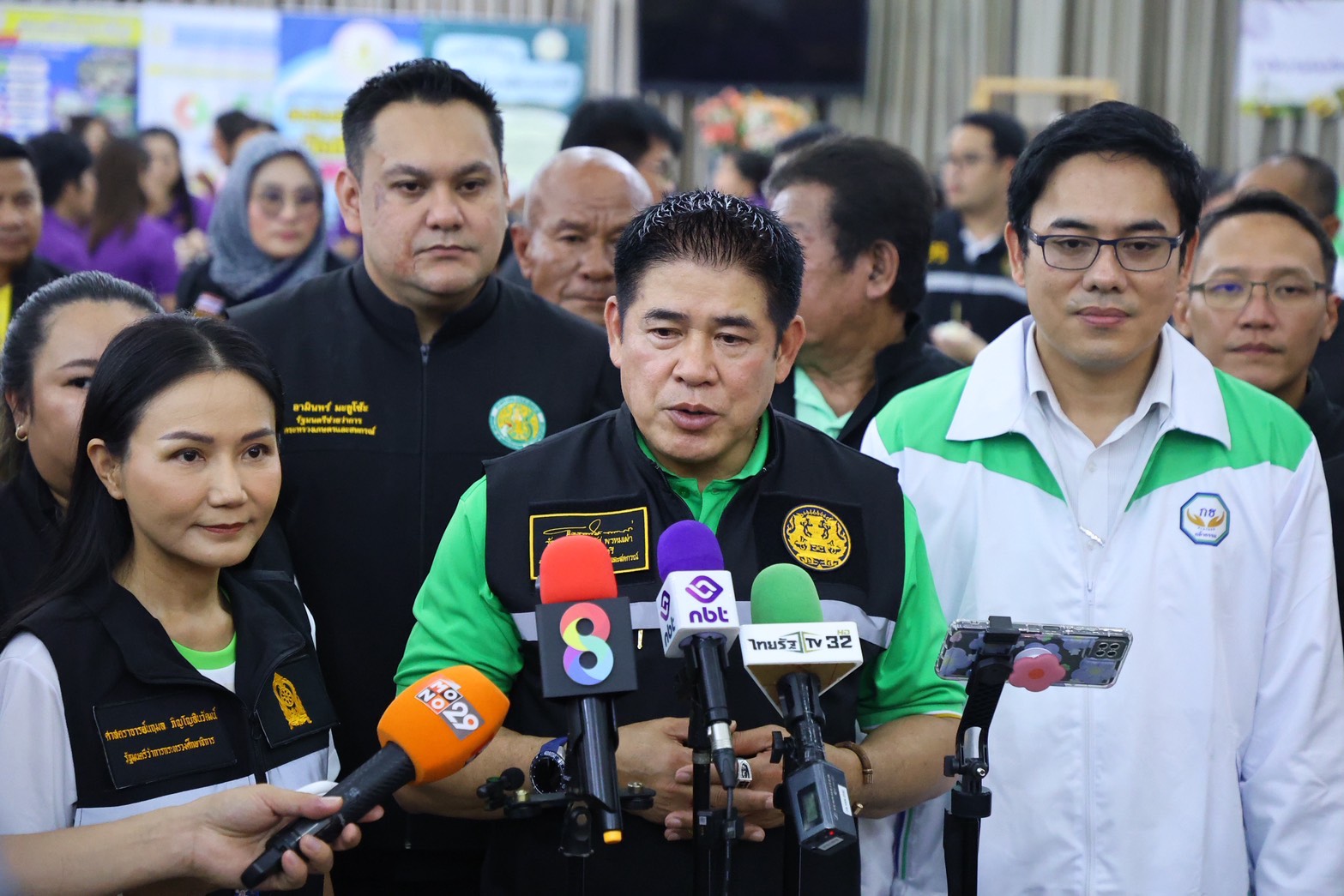 “รองนายกฯ ธรรมนัส–รมว.นฤมล” เยี่ยมรร.จ.นนทบุรี มอบถุงยังชีพให้กลุ่มอ่อนไหว ลั่นปีนี้น้ำไม่ท่วมใหญ่แน่นอน 7 S 1286426