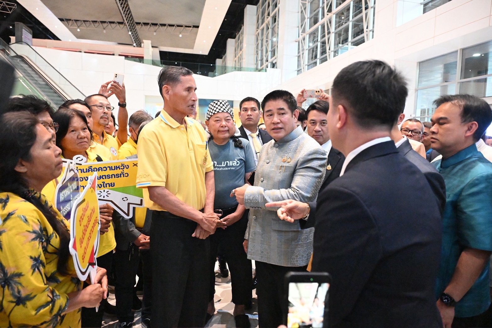 “ธรรมนัส”รับฟังปัญหาผู้เลี้ยงโคนม พร้อมรับปากเร่งแก้ไขปัญหาความเดือดร้อนเกษตรกรโคนม 4 S 140189766