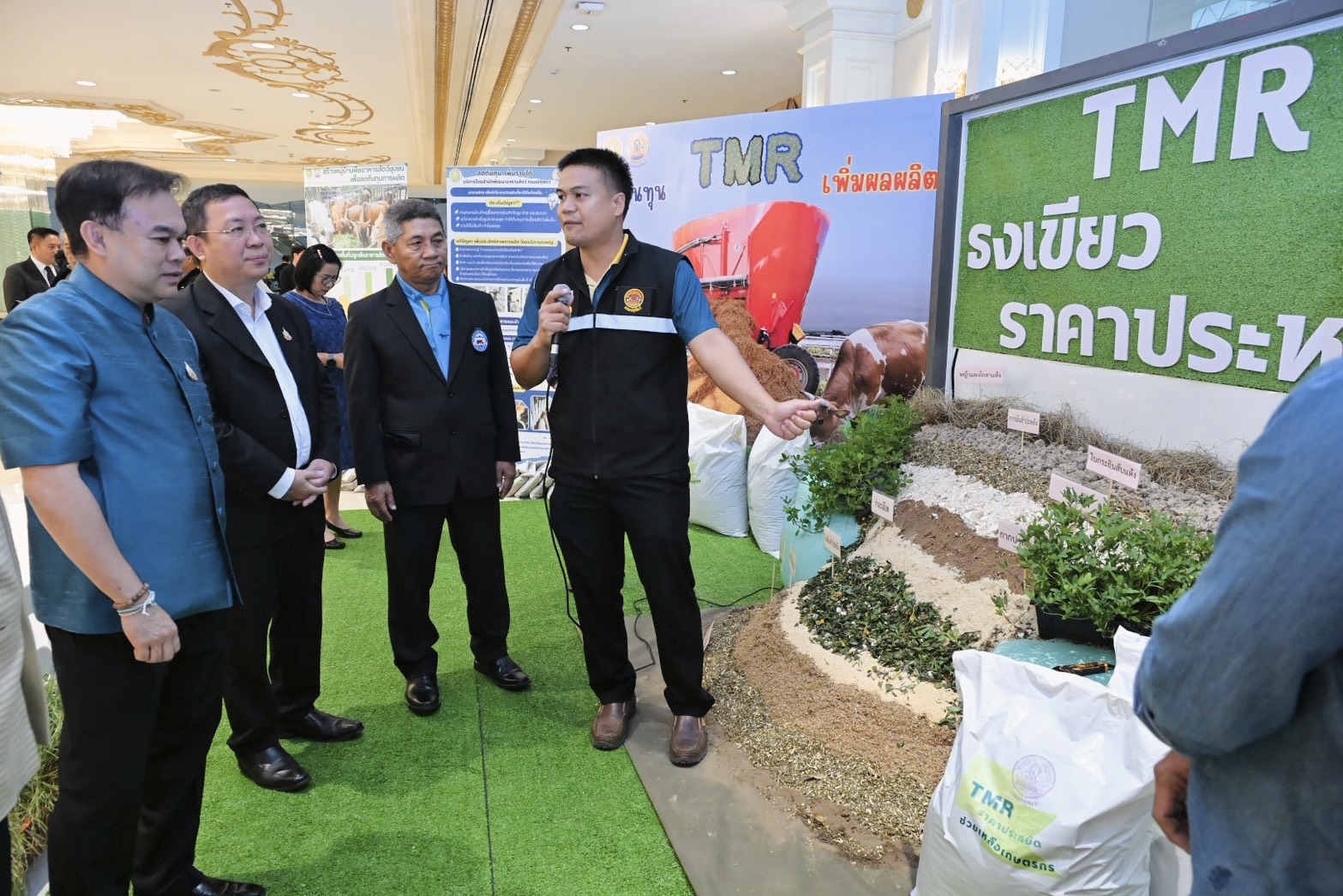 กรมปศุสัตว์ ขานรับนโยบาย รมว.กษ. เดินหน้าเร่งขับเคลื่อนโครงการอาหารสัตว์ธงเขียว มุ่งลดต้นทุนอาหารสัตว์ สร้างรายได้ให้เกษตรกรอย่างเป็นรูปธรรม 5 S 16687210