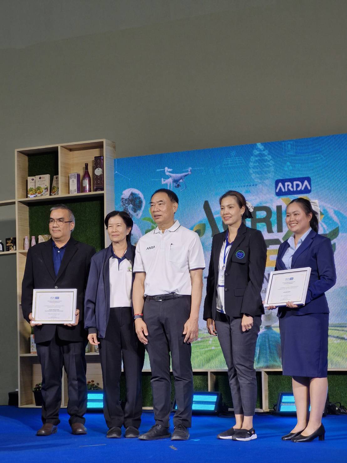 นักเรียนทุน สวก. ม.แม่โจ้ รับรางวัล ผลงานวิจัยด้านการเกษตรดีเด่น-ดีมาก เวที AGRINEXT THAILAND 2025 8 S 18030604