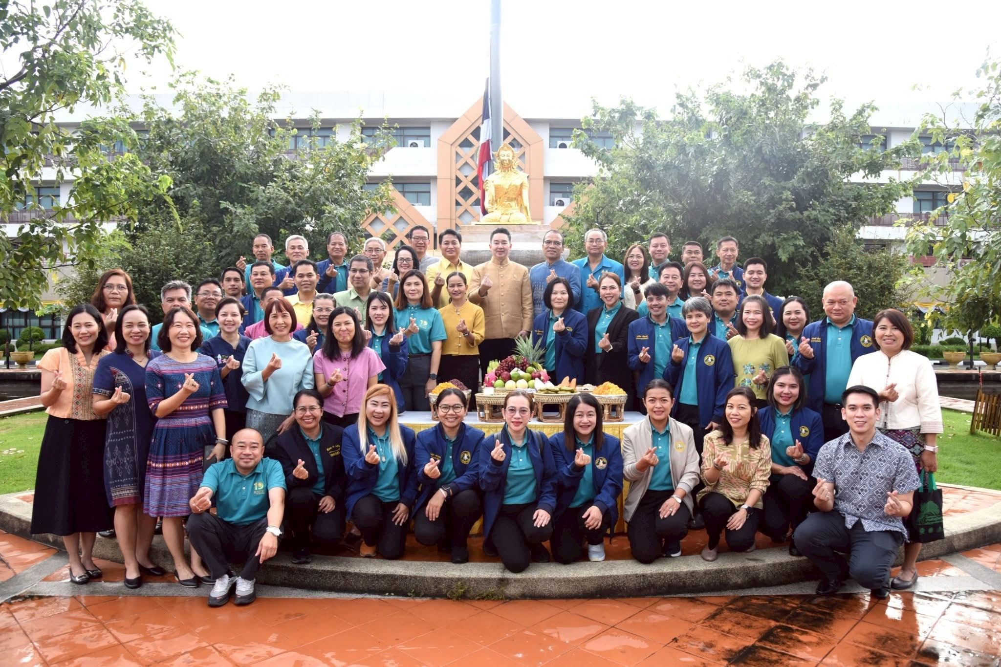 อธิบดีกรมข้าว เข้าสักการะสิ่งศักดิ์สิทธิ์ หลังฝนแรก ปรากฏ S 18071616