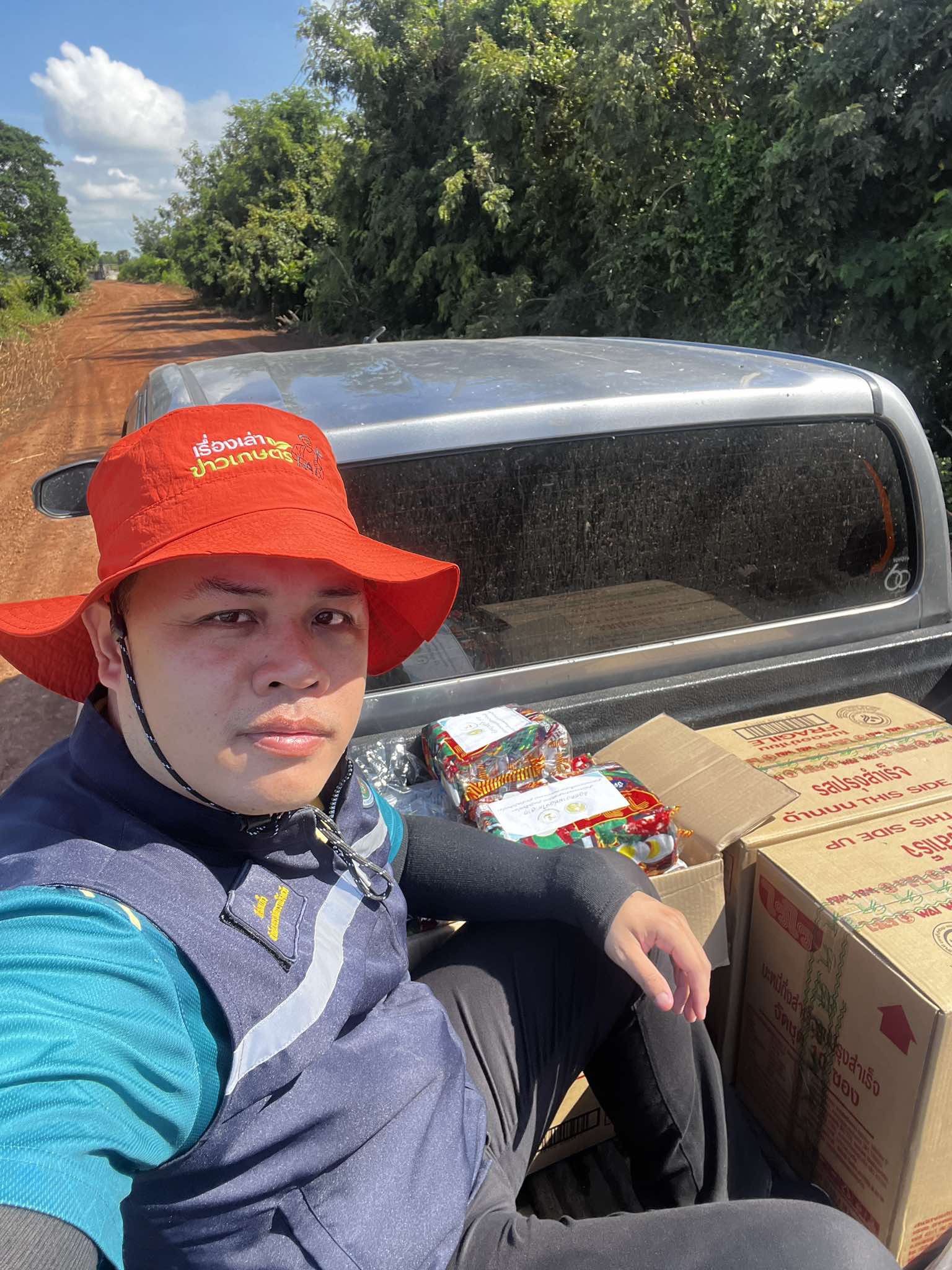 หน่วยงานในสังกัดกระทรวงเกษตรบูรณาการแจกของช่วยเหลือพื้นที่บางระกำโมเดล จังหวัดพิษณุโลก 12 S 18358289