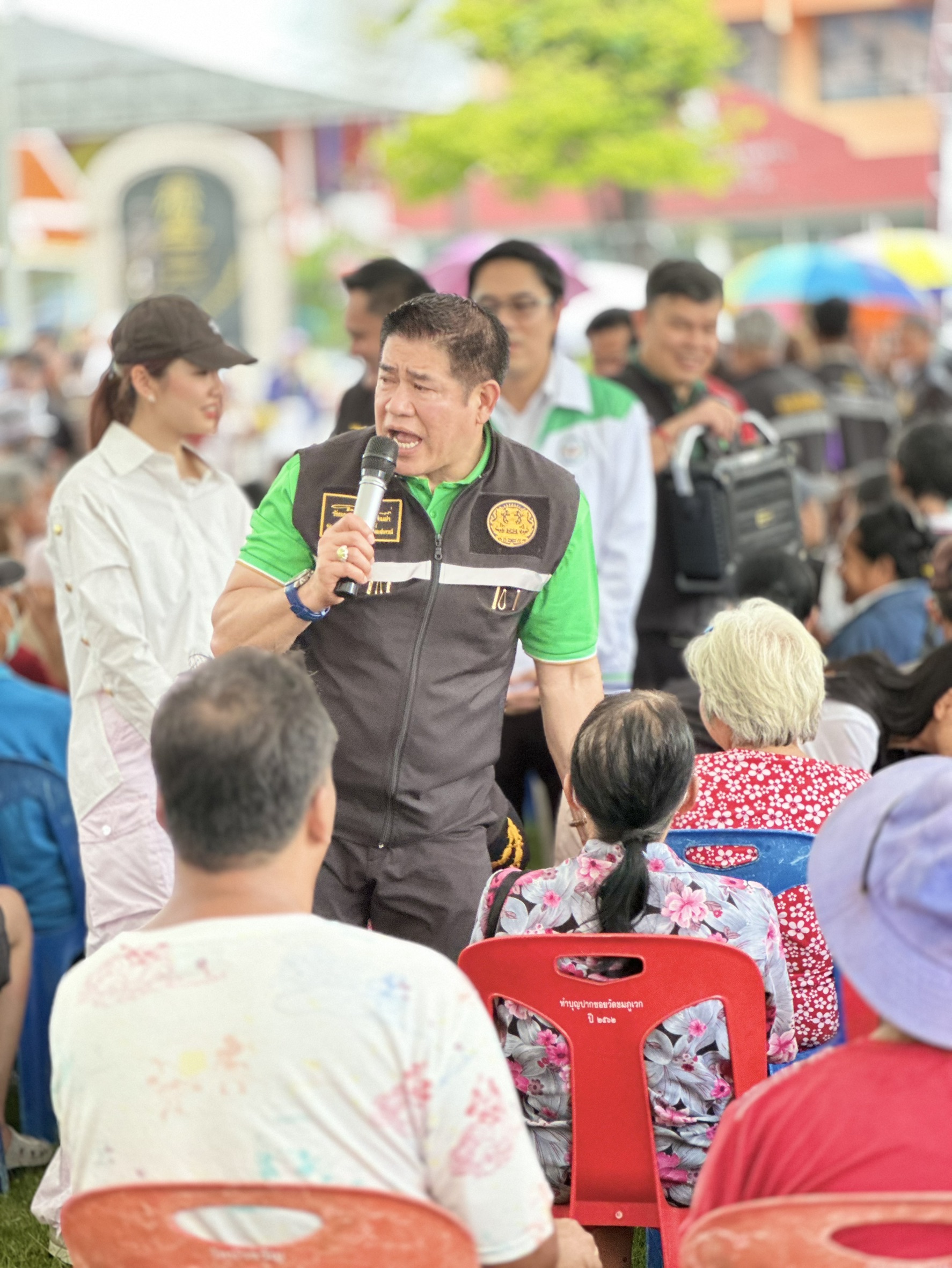 “รองนายกฯ ธรรมนัส–รมว.นฤมล” เยี่ยมรร.จ.นนทบุรี มอบถุงยังชีพให้กลุ่มอ่อนไหว ลั่นปีนี้น้ำไม่ท่วมใหญ่แน่นอน 8 S 18407491