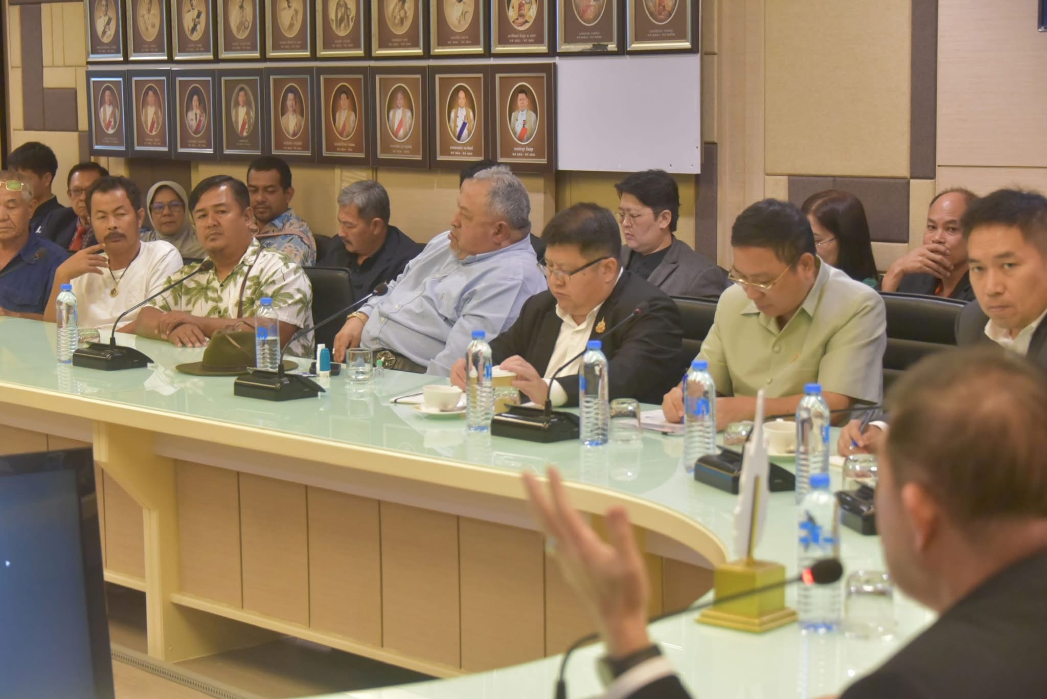 กระทรวงเกษตรและสหกรณ์ เตรียมขับเคลื่อนนโยบายเร่งด่วน แก้ไขปัญหาโคเนื้อตกต่ำ ผ่านโครงการ “คนไทย กินเนื้อโคไทย” พร้อมนำเสนอที่ประชุมคณะกรรมการนโยบายพัฒนาโคเนื้อ-กระบือ และผลิตภัณฑ์แห่งชาติ (Beef Board) สัปดาห์หน้า 4 S 18472987