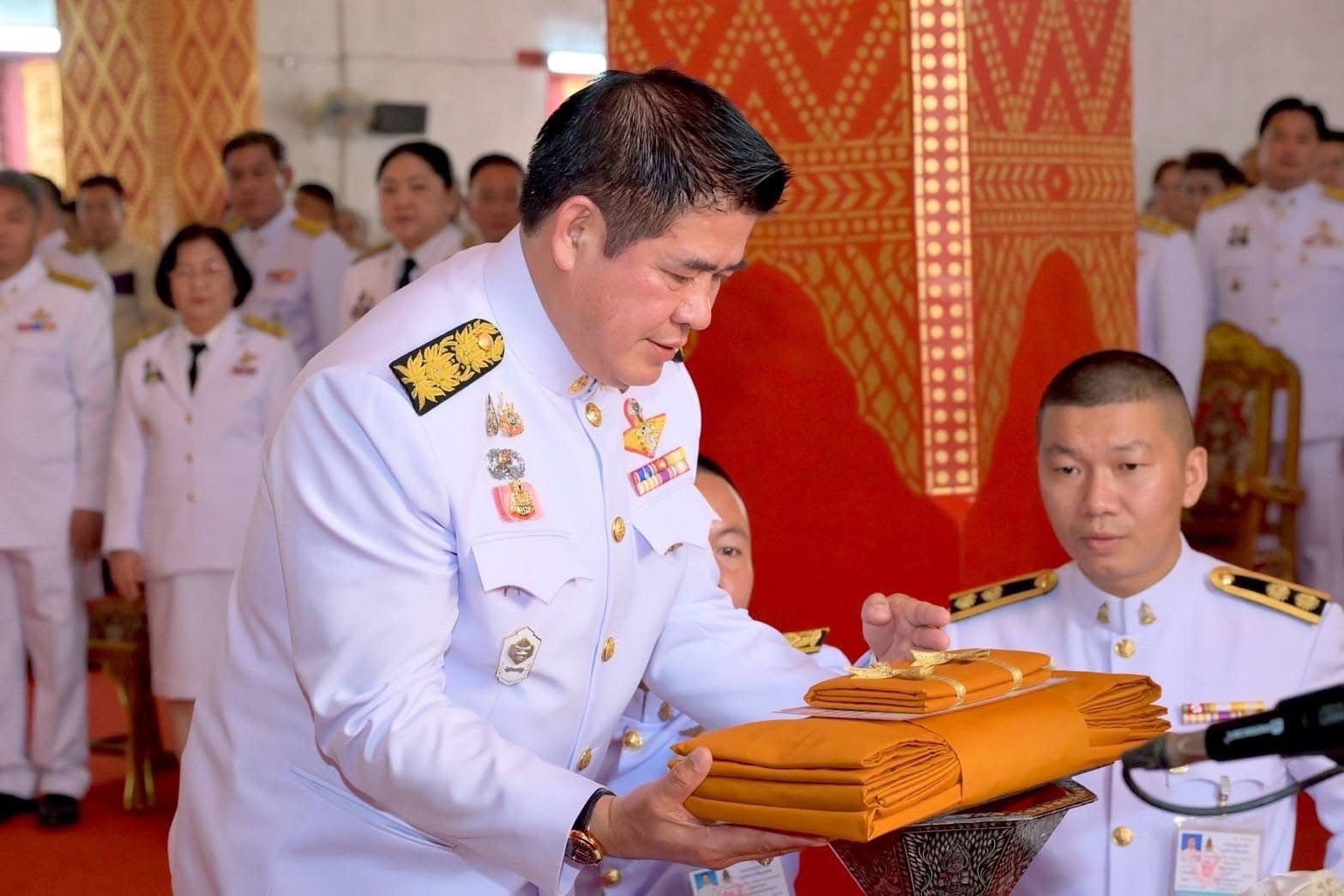 กระทรวงเกษตรและสหกรณ์ จัดพิธีถวายผ้าพระกฐินพระราชทาน ประจำปี 2568 โดยมีข้าราชการ พนักงาน เจ้าหน้าที่ และประชาชนผู้มีจิตศรัทธา เข้าร่วม ณ วัดศรีโคมคำ พระอารามหลวง ตำบลเวียง อำเภอเมือง จังหวัดพะเยา 2 S 18604142