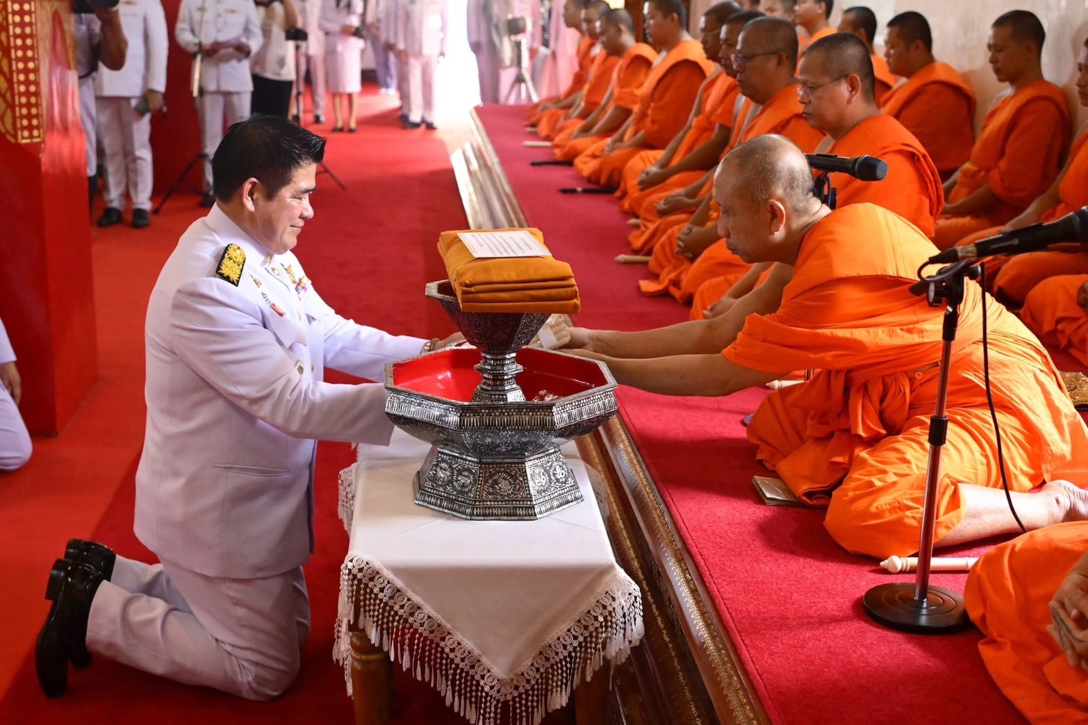 กระทรวงเกษตรและสหกรณ์ จัดพิธีถวายผ้าพระกฐินพระราชทาน ประจำปี 2568 โดยมีข้าราชการ พนักงาน เจ้าหน้าที่ และประชาชนผู้มีจิตศรัทธา เข้าร่วม ณ วัดศรีโคมคำ พระอารามหลวง ตำบลเวียง อำเภอเมือง จังหวัดพะเยา 3 S 18604143