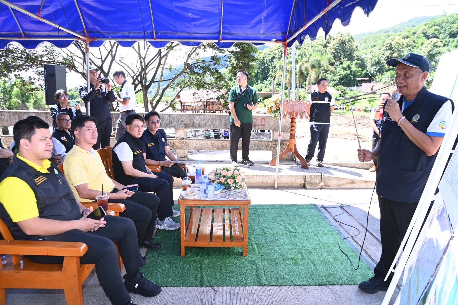 “รมช.นเรศ” เร่งแก้ปัญหาอุทกภัยแม่แจ่มอย่างยั่งยืน ผลักดันโครงการเร่งด่วน “อ่างเก็บน้ำแม่ศึก และฝายผาแดง” ควบคู่ฟื้นฟูพื้นที่หลังน้ำลด บรรเทาความเดือดร้อนเกษตรกร 7 S 22806551