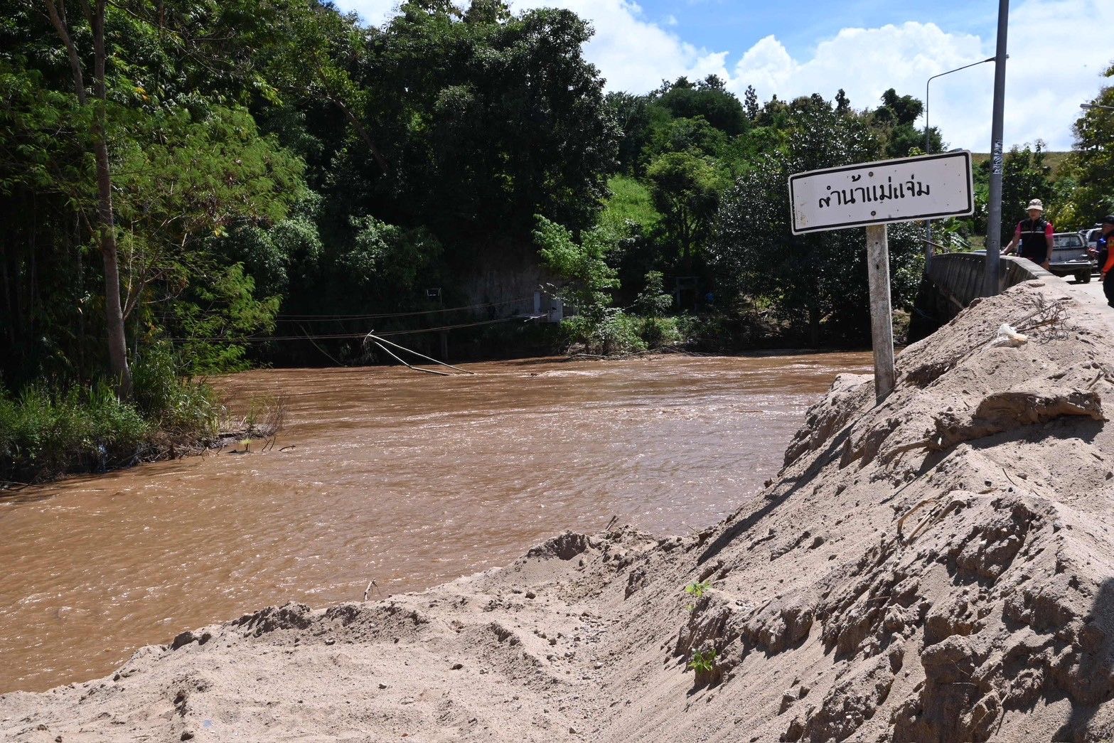 “รมช.นเรศ” เร่งแก้ปัญหาอุทกภัยแม่แจ่มอย่างยั่งยืน ผลักดันโครงการเร่งด่วน “อ่างเก็บน้ำแม่ศึก และฝายผาแดง” ควบคู่ฟื้นฟูพื้นที่หลังน้ำลด บรรเทาความเดือดร้อนเกษตรกร 11 S 22806559