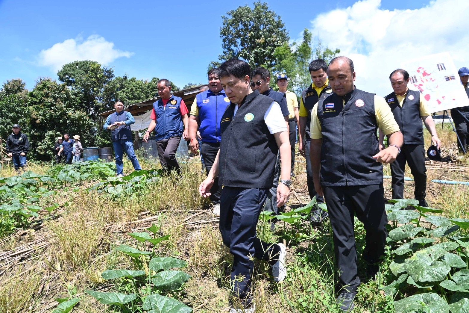 “รมช.นเรศ” เร่งแก้ปัญหาอุทกภัยแม่แจ่มอย่างยั่งยืน ผลักดันโครงการเร่งด่วน “อ่างเก็บน้ำแม่ศึก และฝายผาแดง” ควบคู่ฟื้นฟูพื้นที่หลังน้ำลด บรรเทาความเดือดร้อนเกษตรกร 15 S 22806567