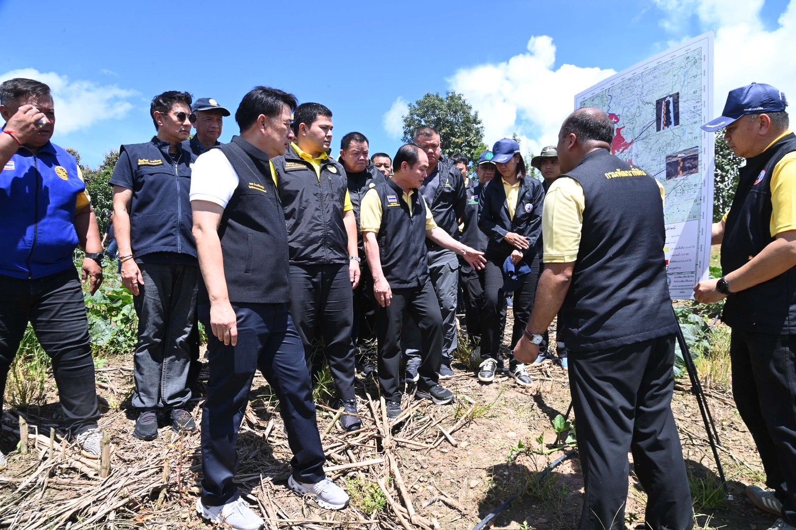 “รมช.นเรศ” เร่งแก้ปัญหาอุทกภัยแม่แจ่มอย่างยั่งยืน ผลักดันโครงการเร่งด่วน “อ่างเก็บน้ำแม่ศึก และฝายผาแดง” ควบคู่ฟื้นฟูพื้นที่หลังน้ำลด บรรเทาความเดือดร้อนเกษตรกร 16 S 22806568