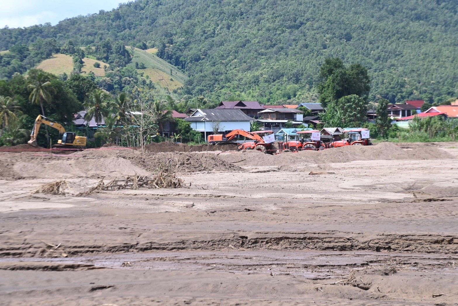 “รมช.นเรศ” เร่งแก้ปัญหาอุทกภัยแม่แจ่มอย่างยั่งยืน ผลักดันโครงการเร่งด่วน “อ่างเก็บน้ำแม่ศึก และฝายผาแดง” ควบคู่ฟื้นฟูพื้นที่หลังน้ำลด บรรเทาความเดือดร้อนเกษตรกร 17 S 22822928