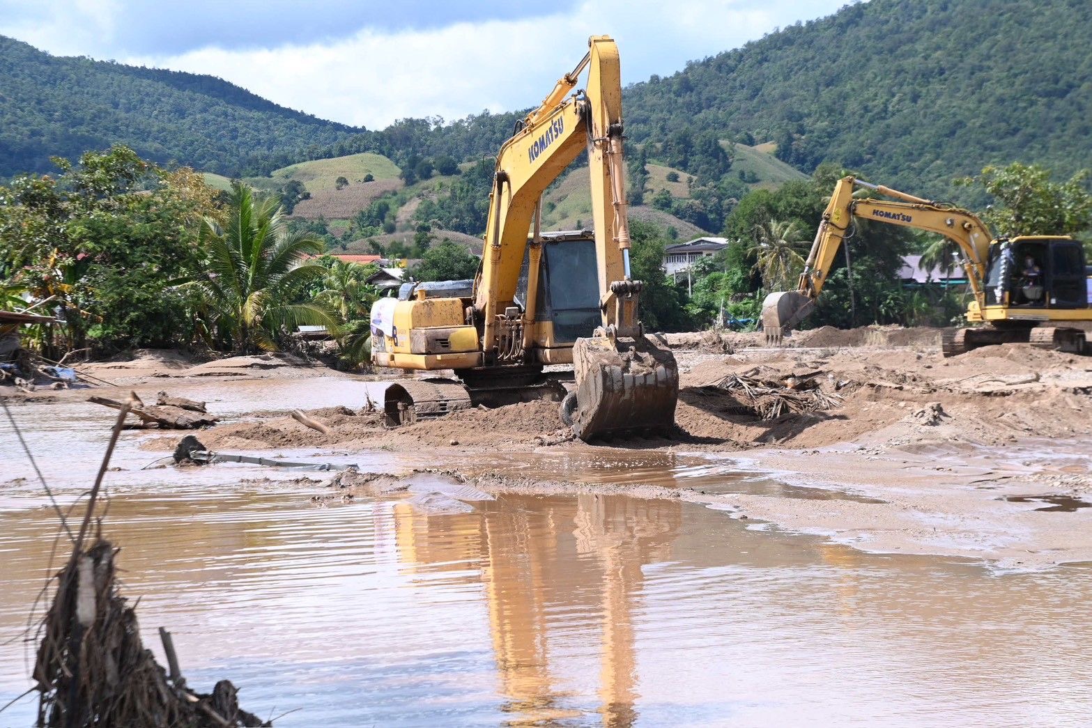 “รมช.นเรศ” เร่งแก้ปัญหาอุทกภัยแม่แจ่มอย่างยั่งยืน ผลักดันโครงการเร่งด่วน “อ่างเก็บน้ำแม่ศึก และฝายผาแดง” ควบคู่ฟื้นฟูพื้นที่หลังน้ำลด บรรเทาความเดือดร้อนเกษตรกร 18 S 22822929