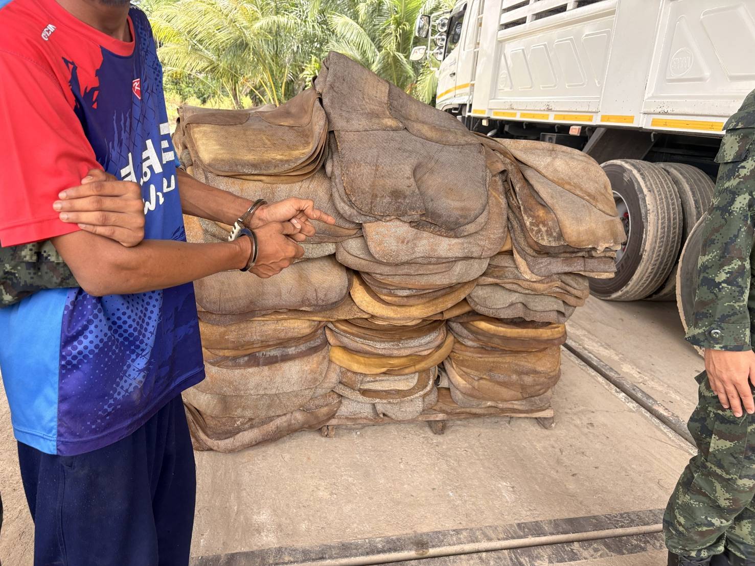 จับยางพาราเถื่อน ลักลอบนำเข้าผิดกฎหมาย 9 S 28672018