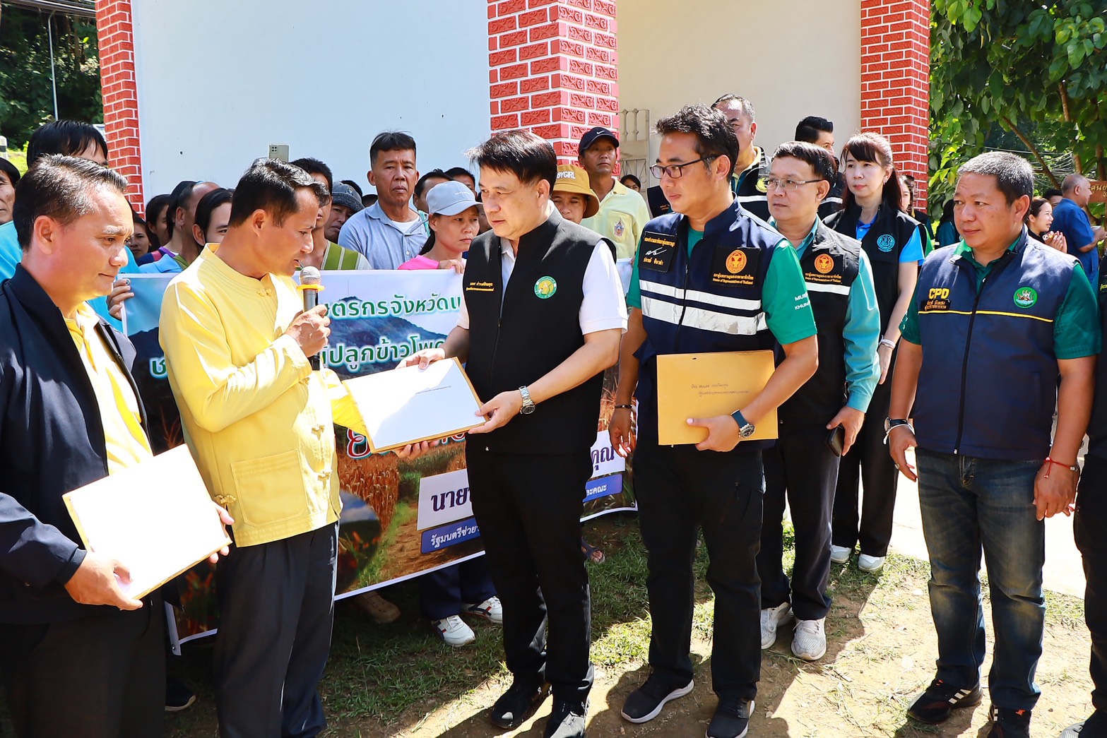 เกษตรฯ-พม. ผนึกกำลังช่วยผู้ประสบภัย S 45703193 1