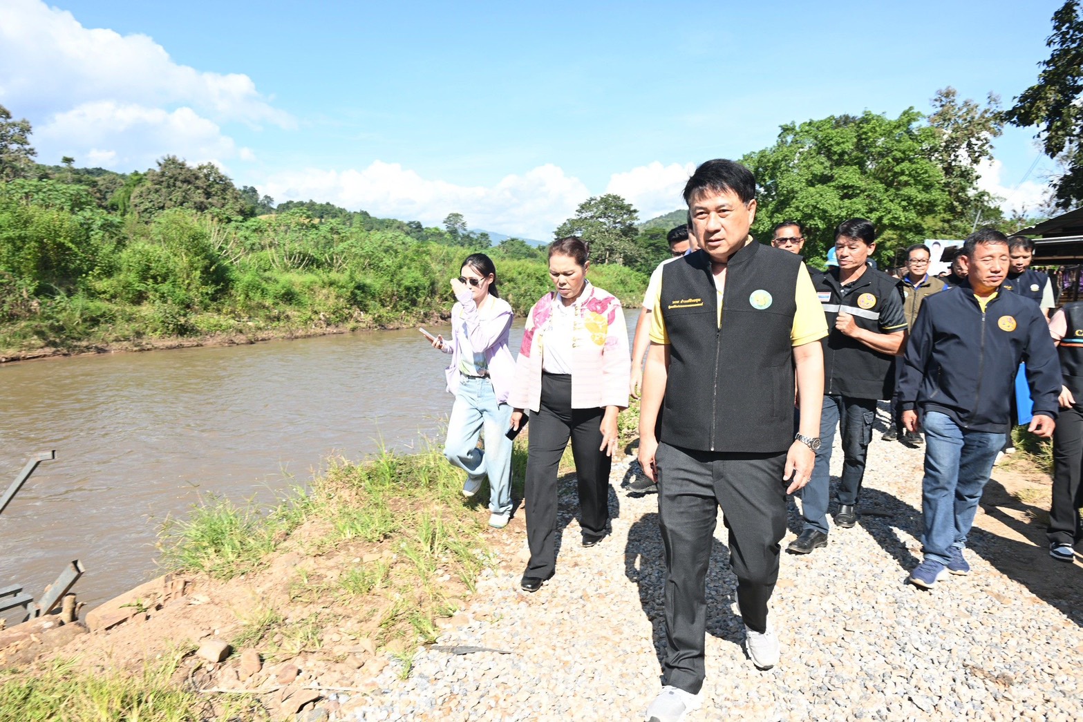 รมช.นเรศ ลงพื้นที่แม่วาง เชียงใหม่ เร่งแก้ปัญหาน้ำกัดเซาะจาก S 45793400
