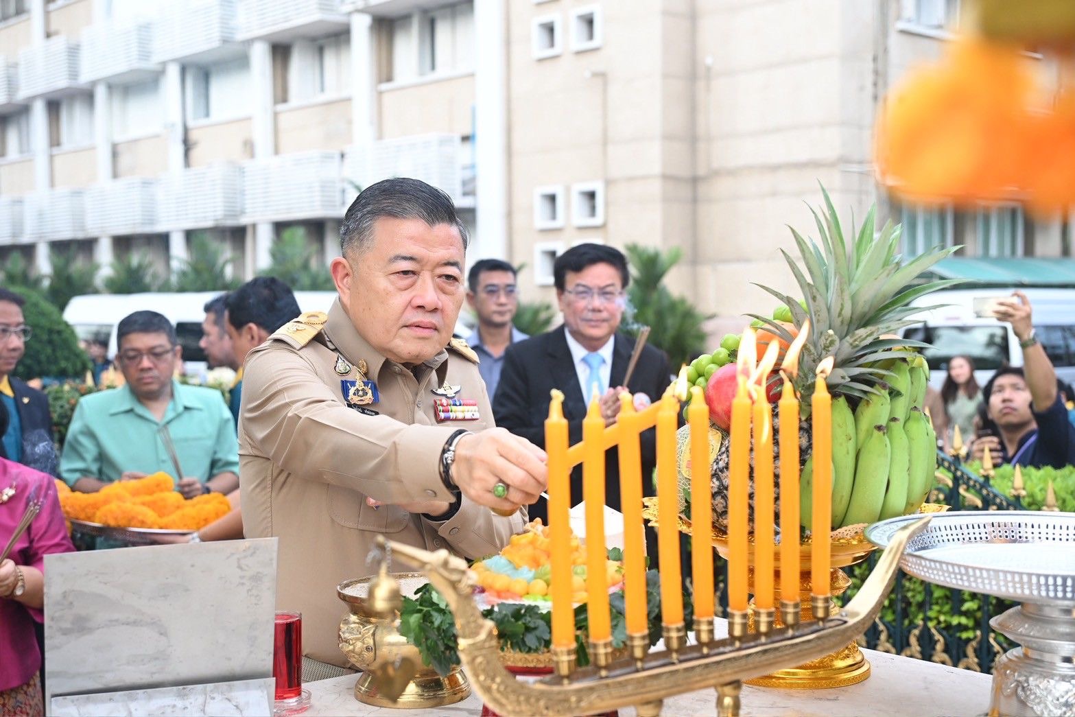 “ปลัดวิณะโรจน์ ”เข้าสักการะสิ่งศักดิ์สิทธิ์ประจำกระทรวงเกษตรและสหกรณ์ เข้ารับตำแหน่งปลัดกระทรวงฯ วันแรก เดินหน้าเร่งแก้ปัญหาความเดือดร้อนของเกษตรกรและประชาชน เน้นเกิดผลสัมฤทธิ์เป็นรูปธรรม 7 S 489111590