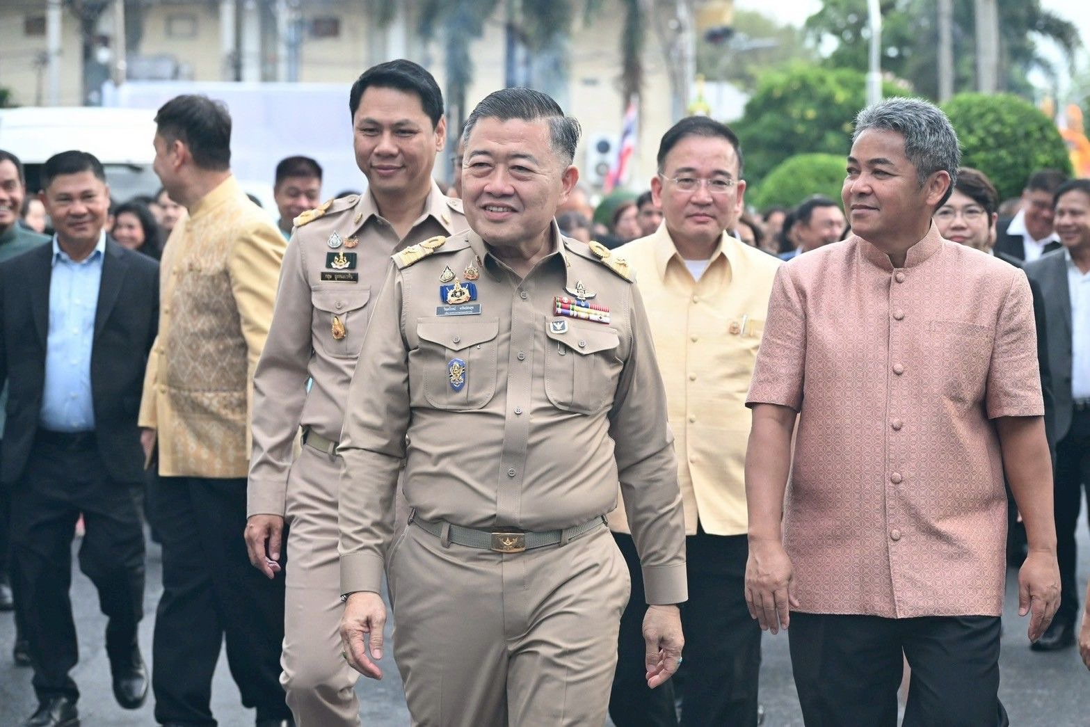 “ปลัดวิณะโรจน์ ”เข้าสักการะสิ่งศักดิ์สิทธิ์ประจำกระทรวงเกษตรและสหกรณ์ เข้ารับตำแหน่งปลัดกระทรวงฯ วันแรก เดินหน้าเร่งแก้ปัญหาความเดือดร้อนของเกษตรกรและประชาชน เน้นเกิดผลสัมฤทธิ์เป็นรูปธรรม 2 S 489111595