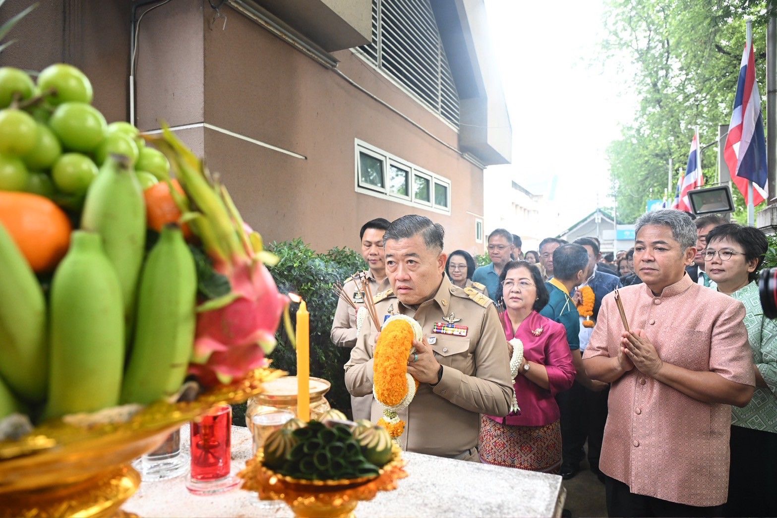 “ปลัดวิณะโรจน์ ”เข้าสักการะสิ่งศักดิ์สิทธิ์ประจำกระทรวงเกษตรและสหกรณ์ เข้ารับตำแหน่งปลัดกระทรวงฯ วันแรก เดินหน้าเร่งแก้ปัญหาความเดือดร้อนของเกษตรกรและประชาชน เน้นเกิดผลสัมฤทธิ์เป็นรูปธรรม 3 S 489111596