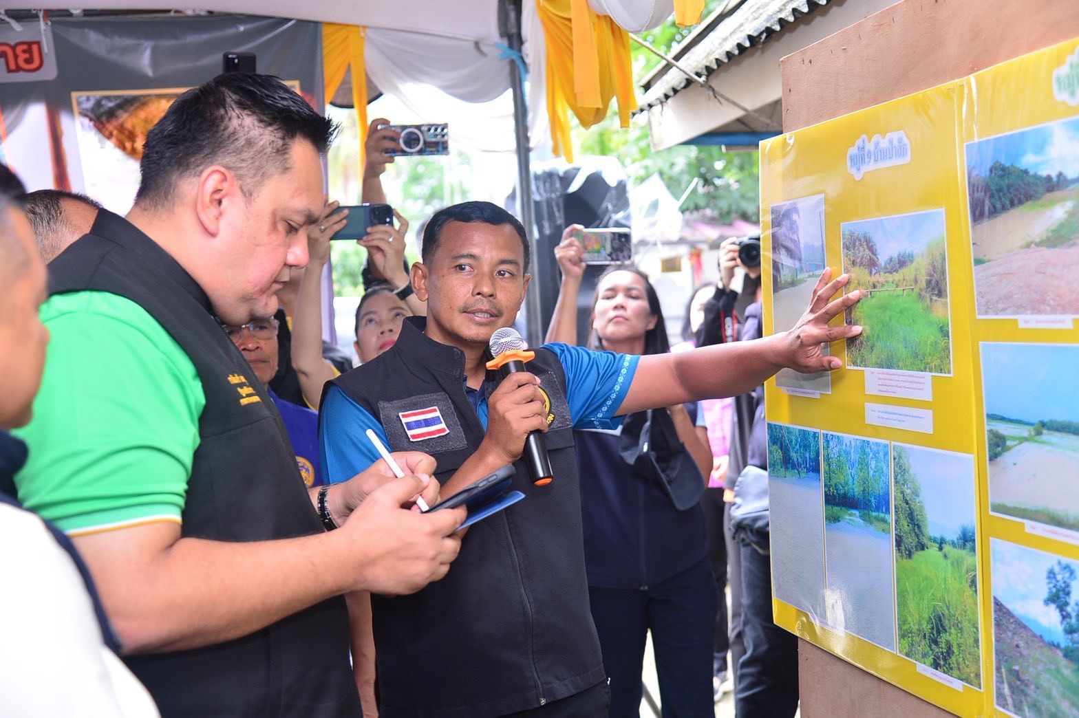 “รมช.อามินทร์” ลงพื้นที่รับฟังปัญหาความเดือดร้อนของประชาชนและเกษตรกรในพื้นที่ ต.ช้างซ้าย จ.นครศรีธรรมราช กำชับหน่วยงานที่เกี่ยวข้องเร่งหามาตรการเพื่อลดผลกระทบและบรรเทาความเดือดร้อน 5 S 490651764