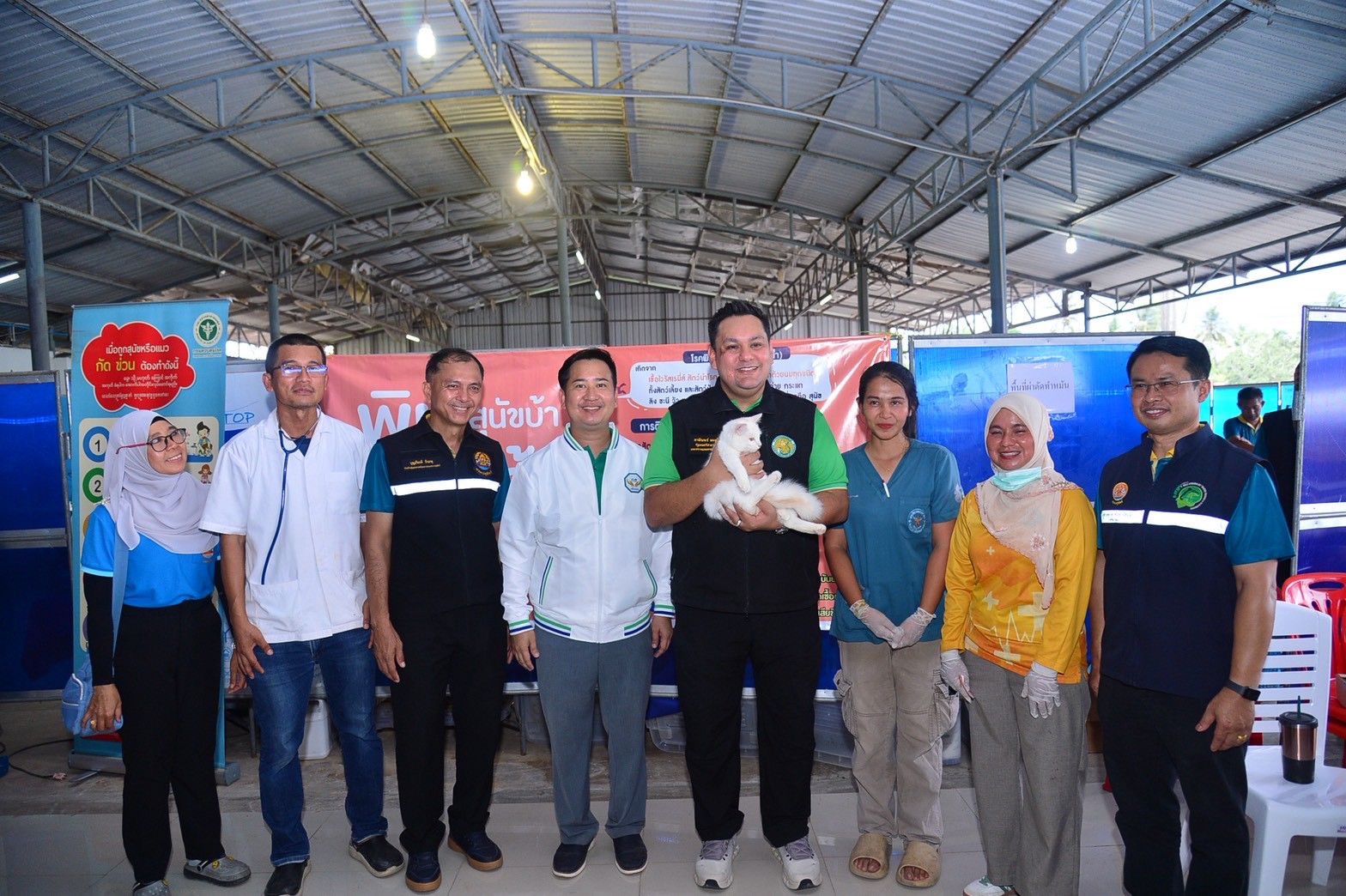“รมช.อามินทร์” ลุยสงขลา เร่งรัดทำหมันสุนัข–แมว ควบคุมโรคพิษสุนัขบ้า ยกระดับสวัสดิภาพสัตว์ สร้างชุมชนปลอดโรค คนปลอดภัย ตามแนวทางกระทรวงเกษตรฯ 6 S 490913840