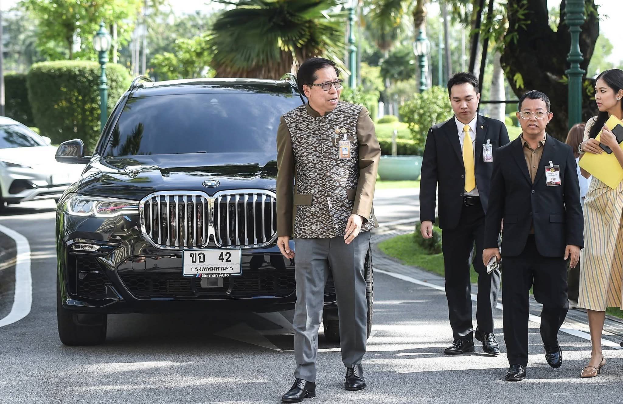 “สันติ ปิยะทัต” เตรียมลงพื้นที่ตรวจราชการอีก 3 จังหวัด ยันความโปร่งใส ลาออกจาก บ.เอกชน ก่อนนั่งเก้าอี้รัฐมนตรี 3 S 53395746