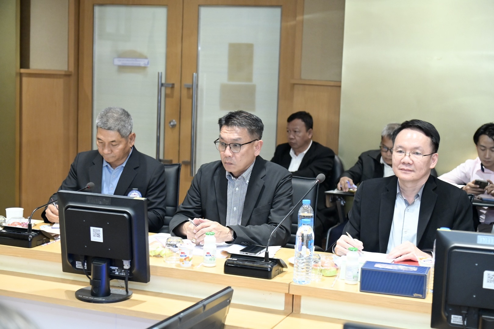 คณะกรรมการโคนมและผลิตภัณฑ์นม ลุยแก้ปัญหาน้ำนมดิบล้นตลาด มอบ อ.ส.ค.-กรมปศุสัตว์-กรมส่งเสริมสหกรณ์ ตัวแทนเอกชน ผนึกกำลังหาทางออกสร้างสมดุลวงจรน้ำนมดิบให้กลับสู่สภาพเดิม 6 S 58417172