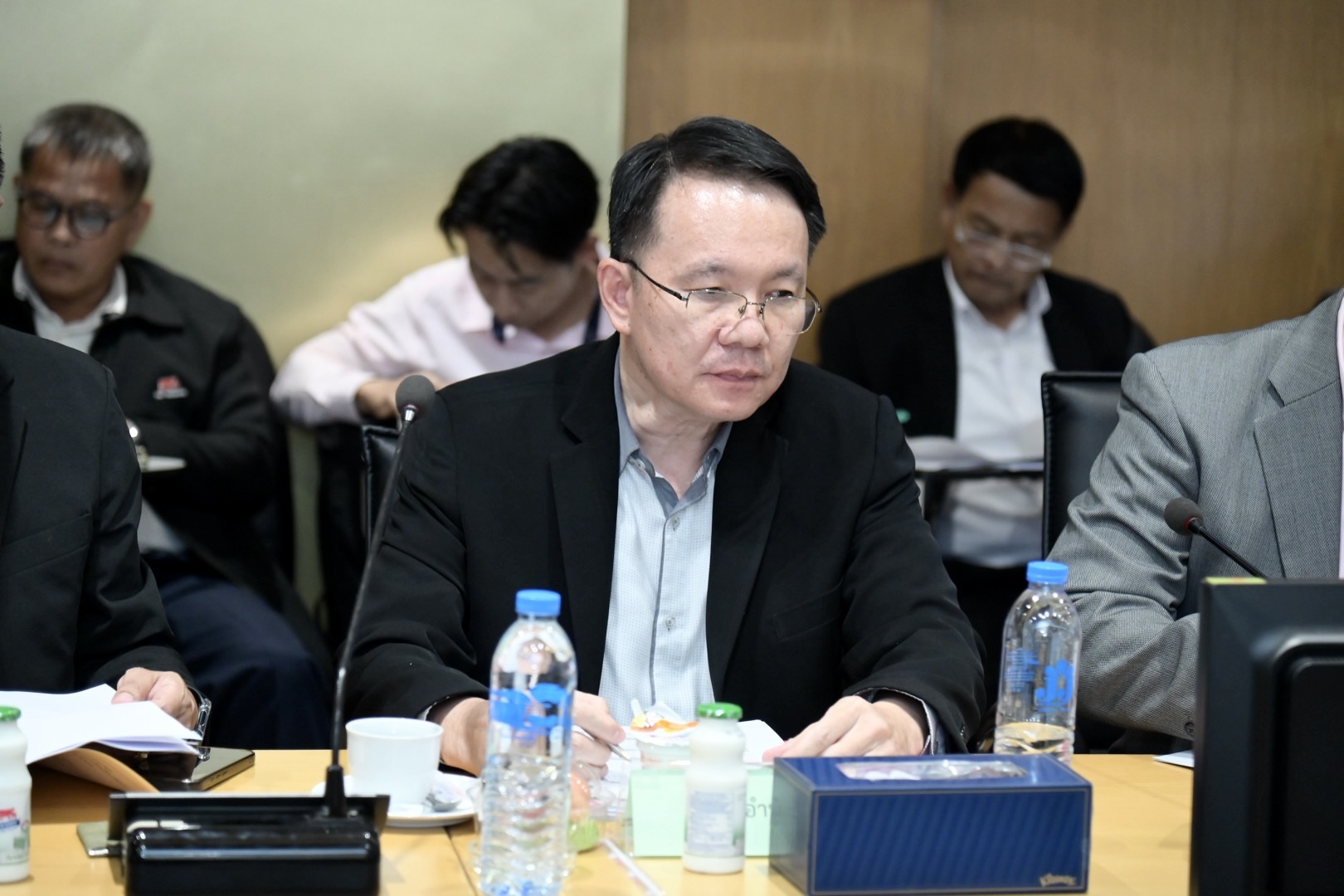 คณะกรรมการโคนมและผลิตภัณฑ์นม ลุยแก้ปัญหาน้ำนมดิบล้นตลาด มอบ อ.ส.ค.-กรมปศุสัตว์-กรมส่งเสริมสหกรณ์ ตัวแทนเอกชน ผนึกกำลังหาทางออกสร้างสมดุลวงจรน้ำนมดิบให้กลับสู่สภาพเดิม 5 S 58417187