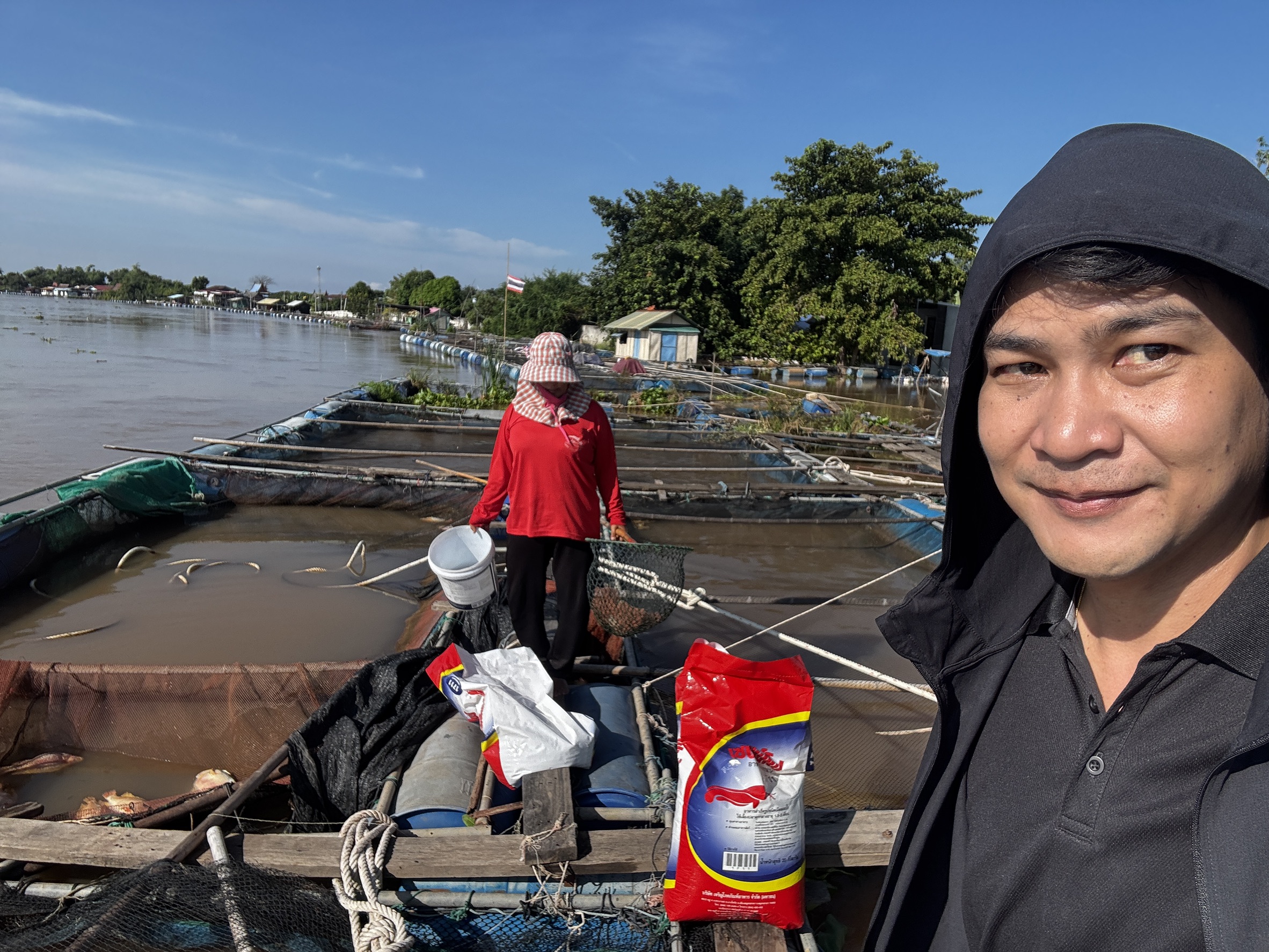 ไม่รอน้ำลด“เกษตรและสหกรณ์อ่างทอง” แท็กทีม หน่วยงานสังกัด กษ. ลุยเก็บข้อมูลเกษตรกรที่เดือดร้อนและได้รับความเสียหายจากน้ำท่วม ส่งต่อขอรับความช่วยเหลือ 7 S 881057806