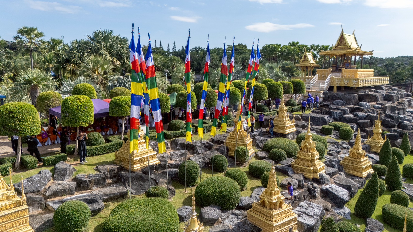 สวนนงนุชพัทยา จัดพิธีเปลี่ยนธงมนตรา 9 ต้น เสริมสิริมงคล รับพลังแห่งศรัทธาและพลังบวกจากธรรมชาติ 3 S 8823932